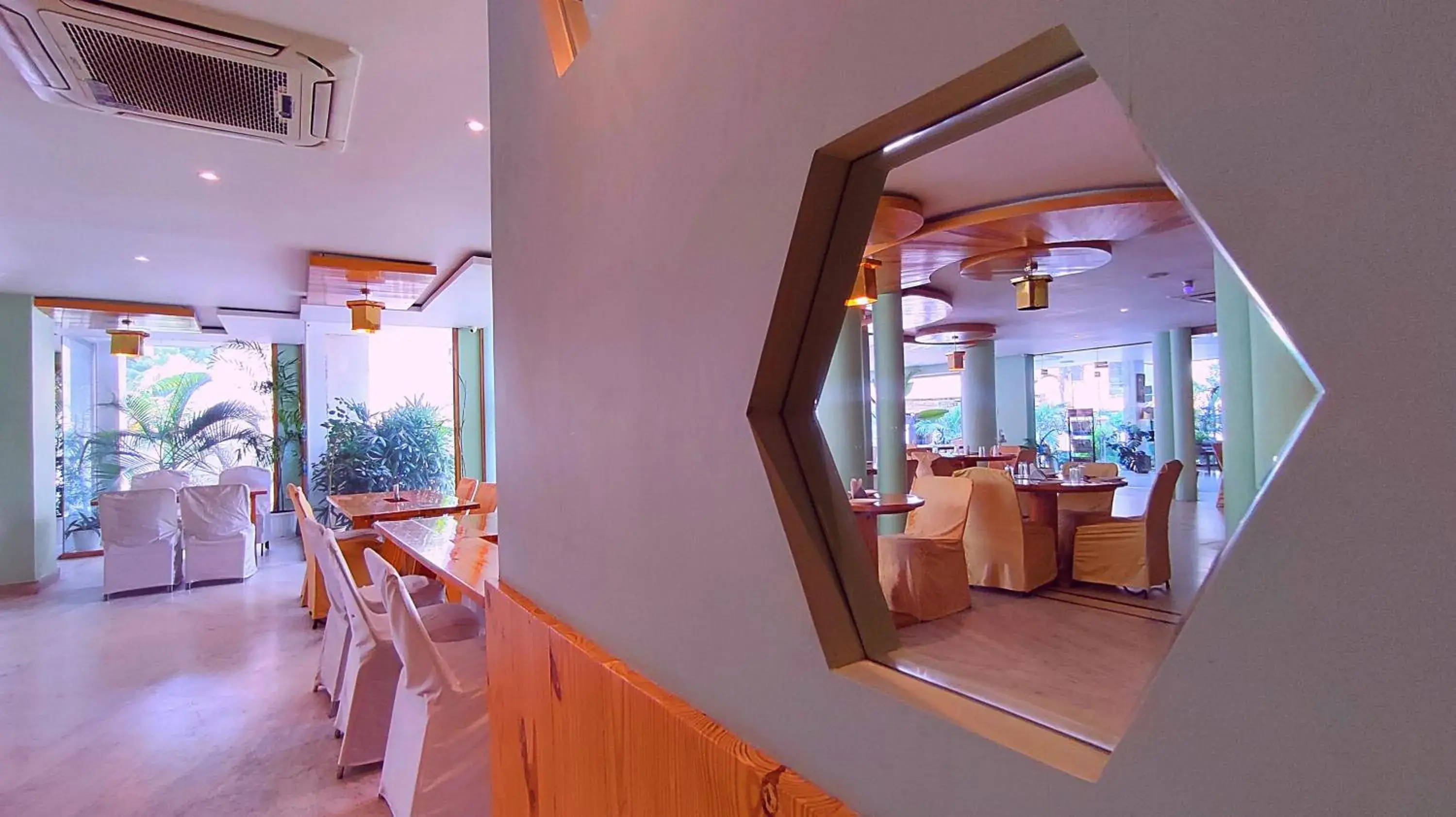 Restaurant/places to eat in Hotel Dodas Palace Restaurant/places to eat in Hotel Dodas Palace