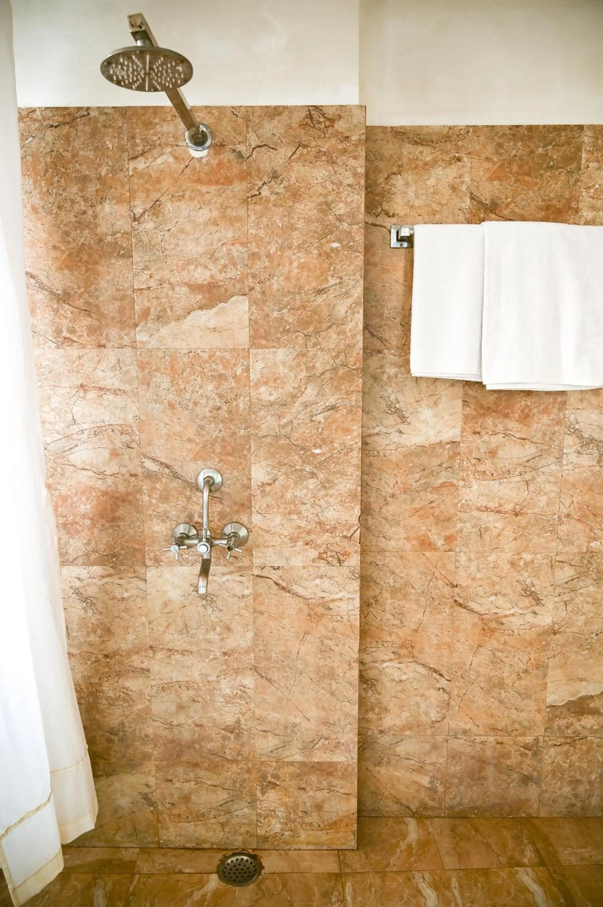 Shower in Hotel Dodas Palace