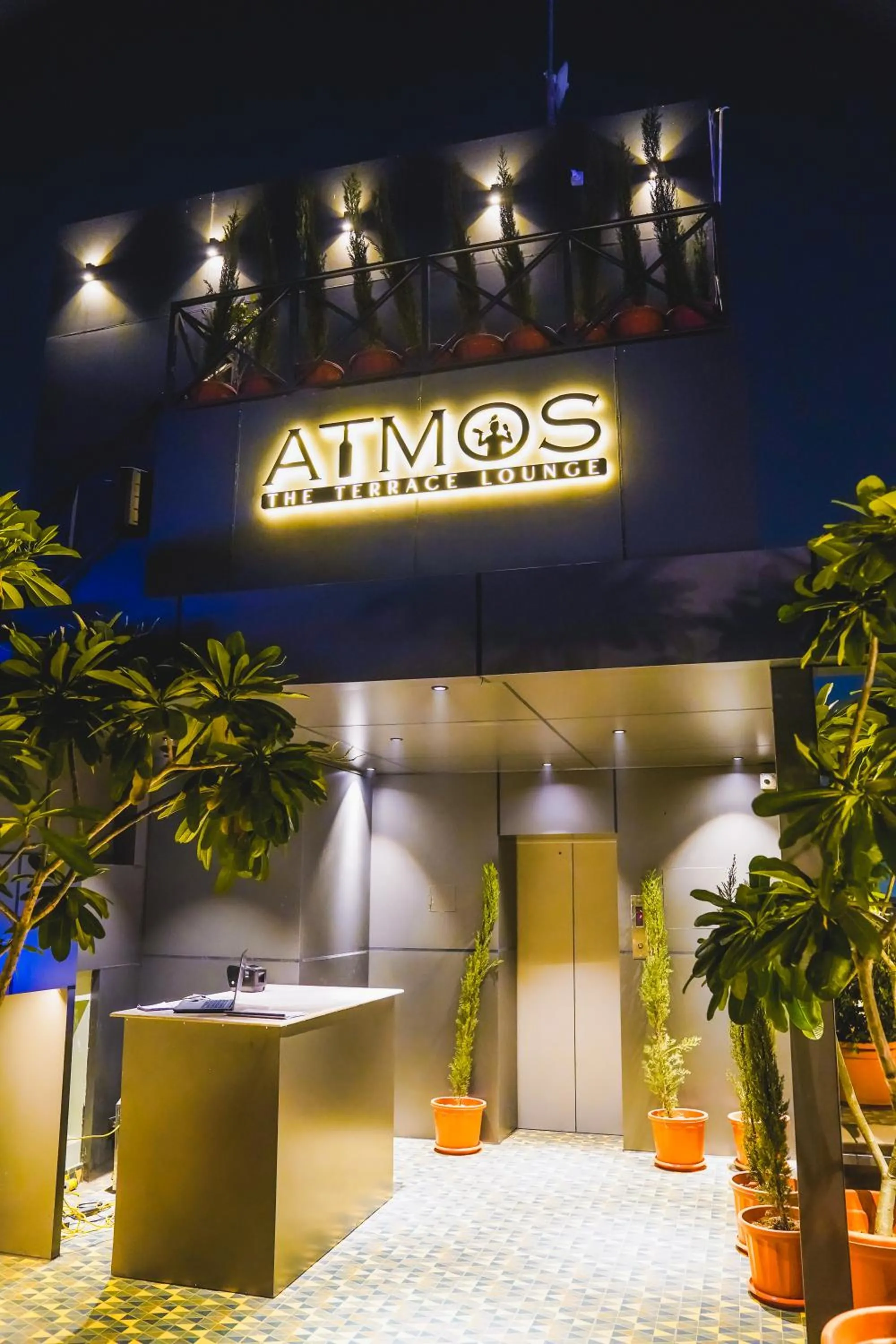 Restaurant/places to eat in Hotel Dodas Palace