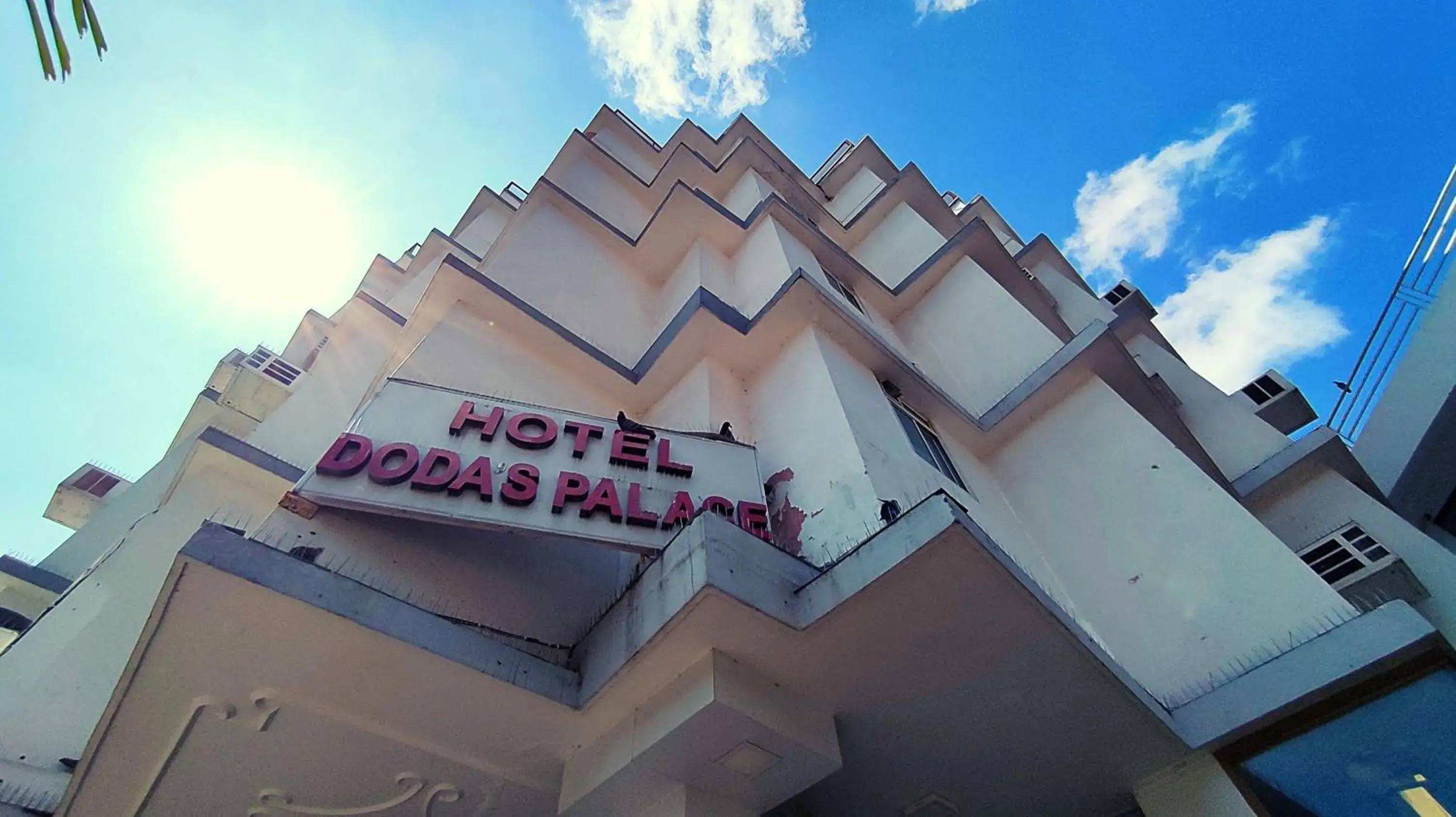 Facade/entrance in Hotel Dodas Palace Facade/entrance in Hotel Dodas Palace