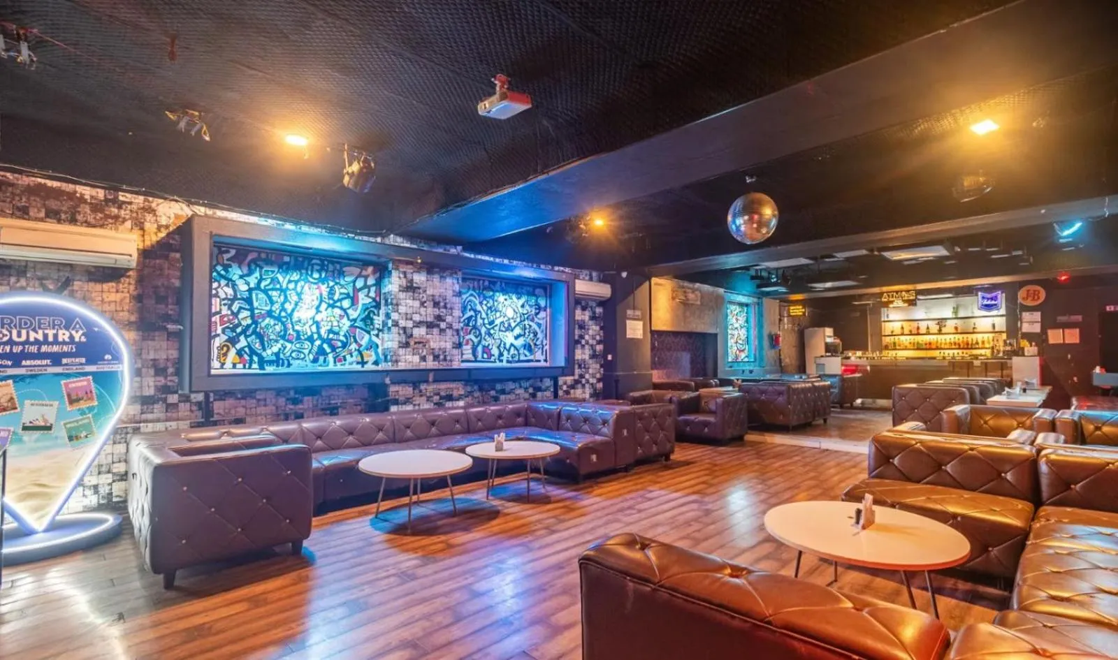 Restaurant/places to eat in Hotel Dodas Palace