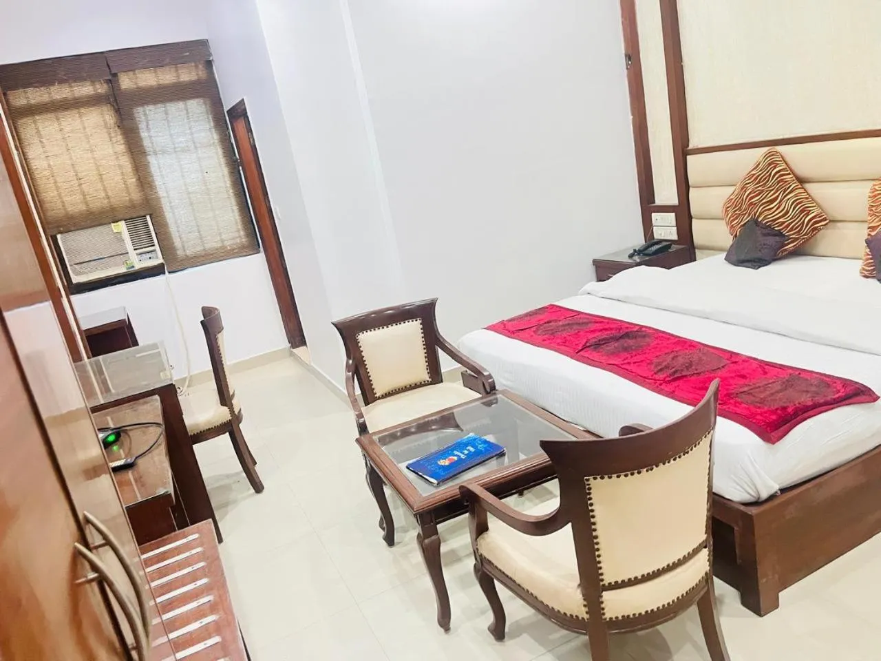 Bed in HOTEL RAMA INN, New Delhi Station