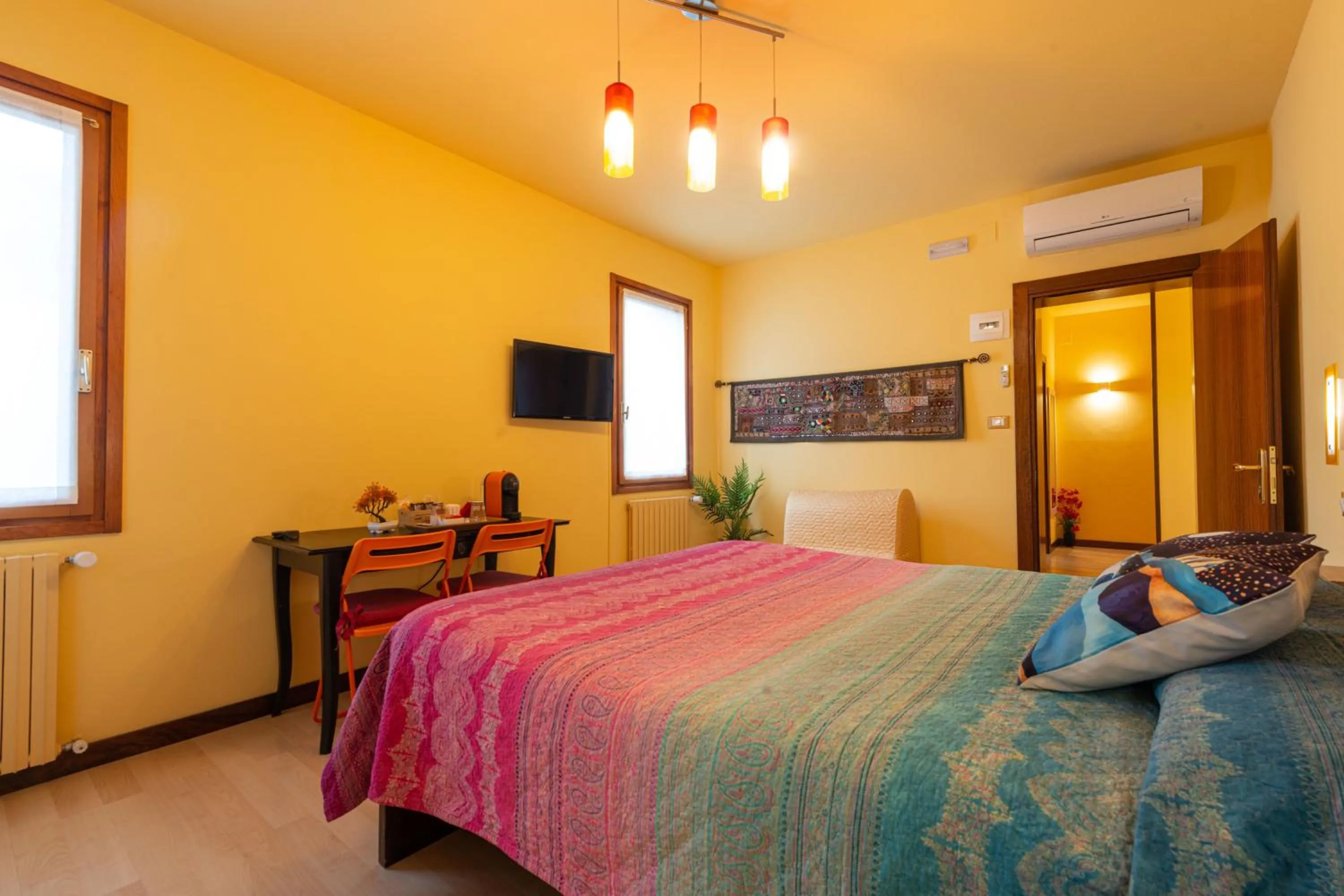 Photo of the whole room, Bed in B&B Da Nina Venice