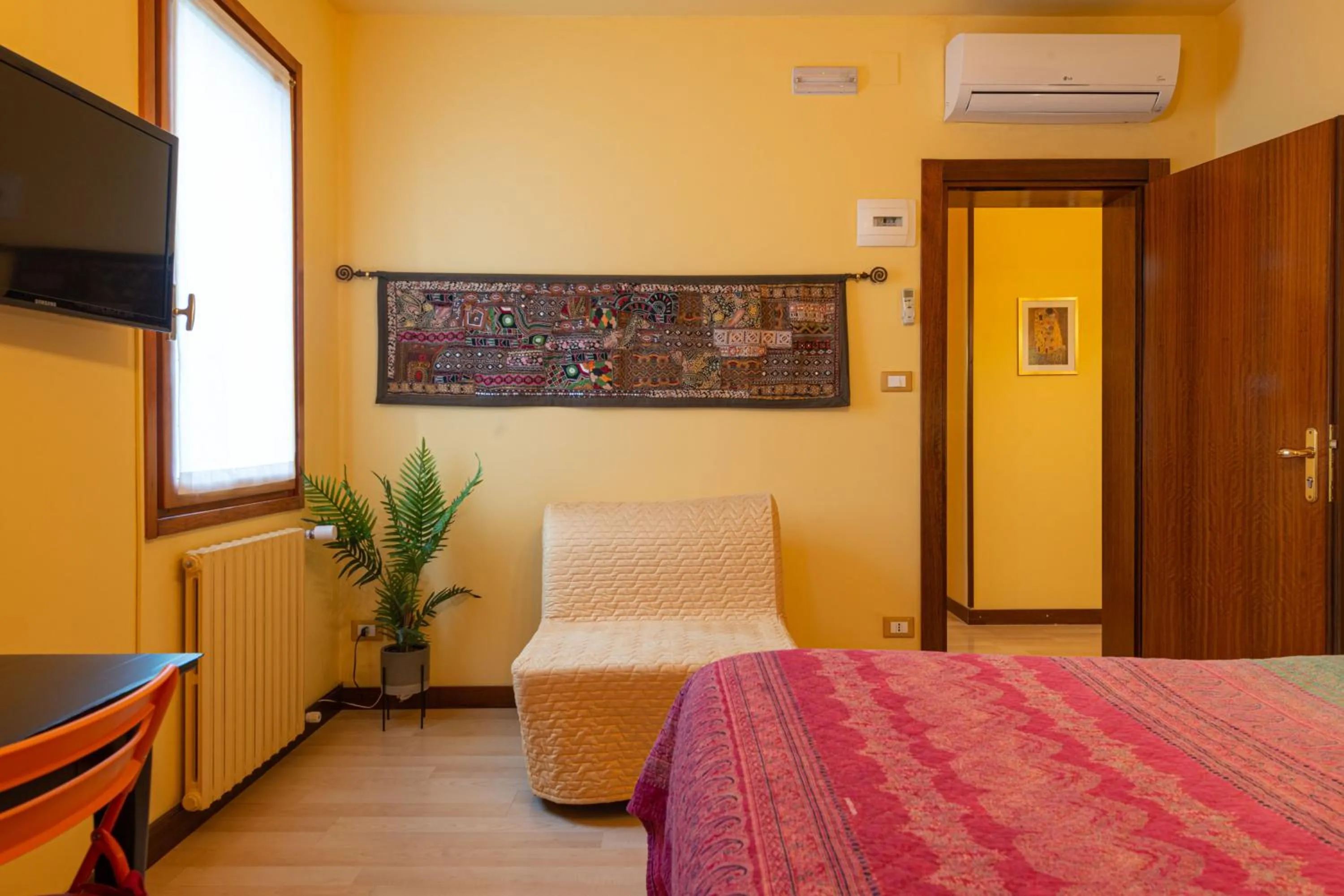 Photo of the whole room, Bed in B&B Da Nina Venice