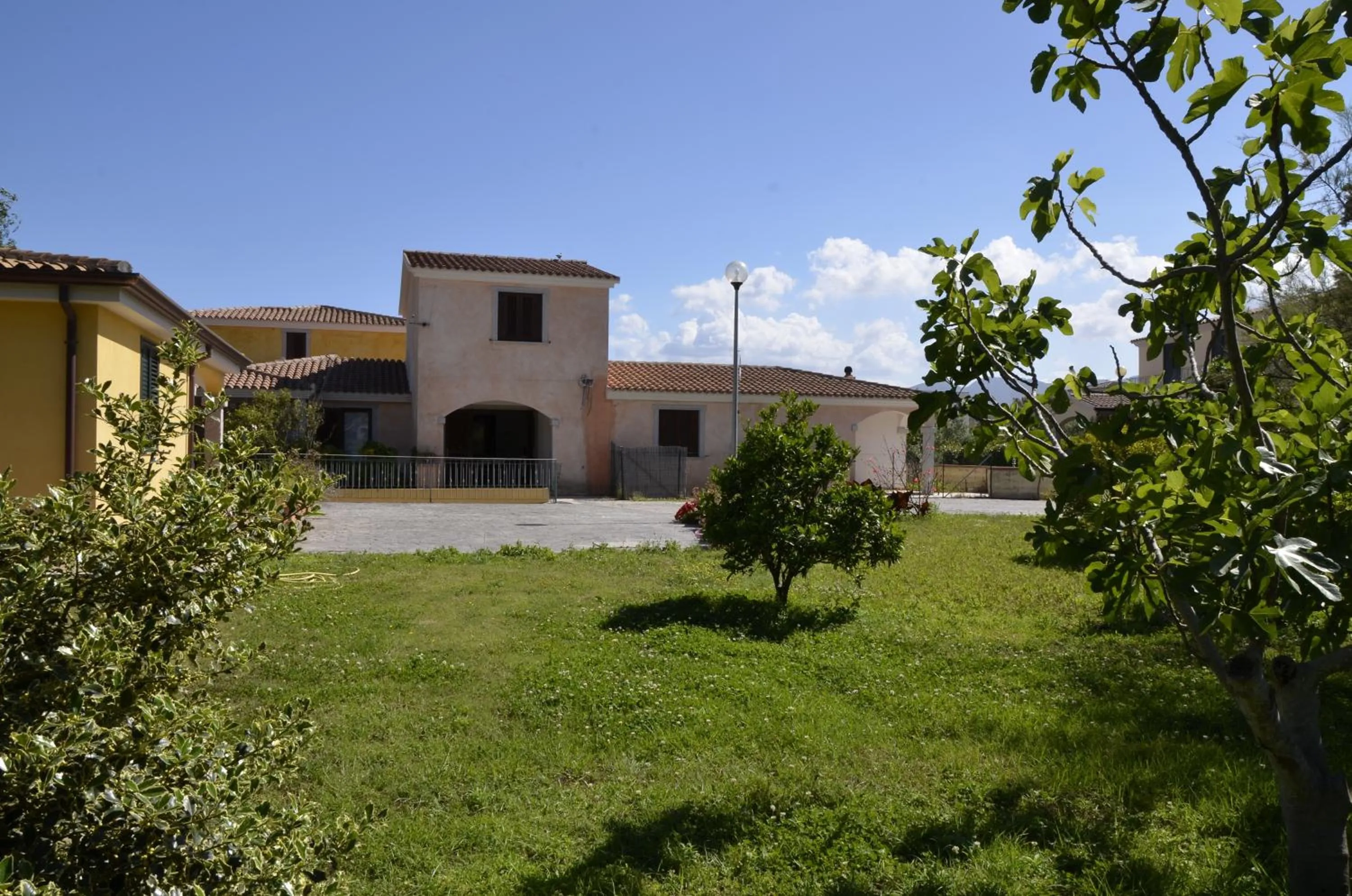 Property building in Le Villette al Centro