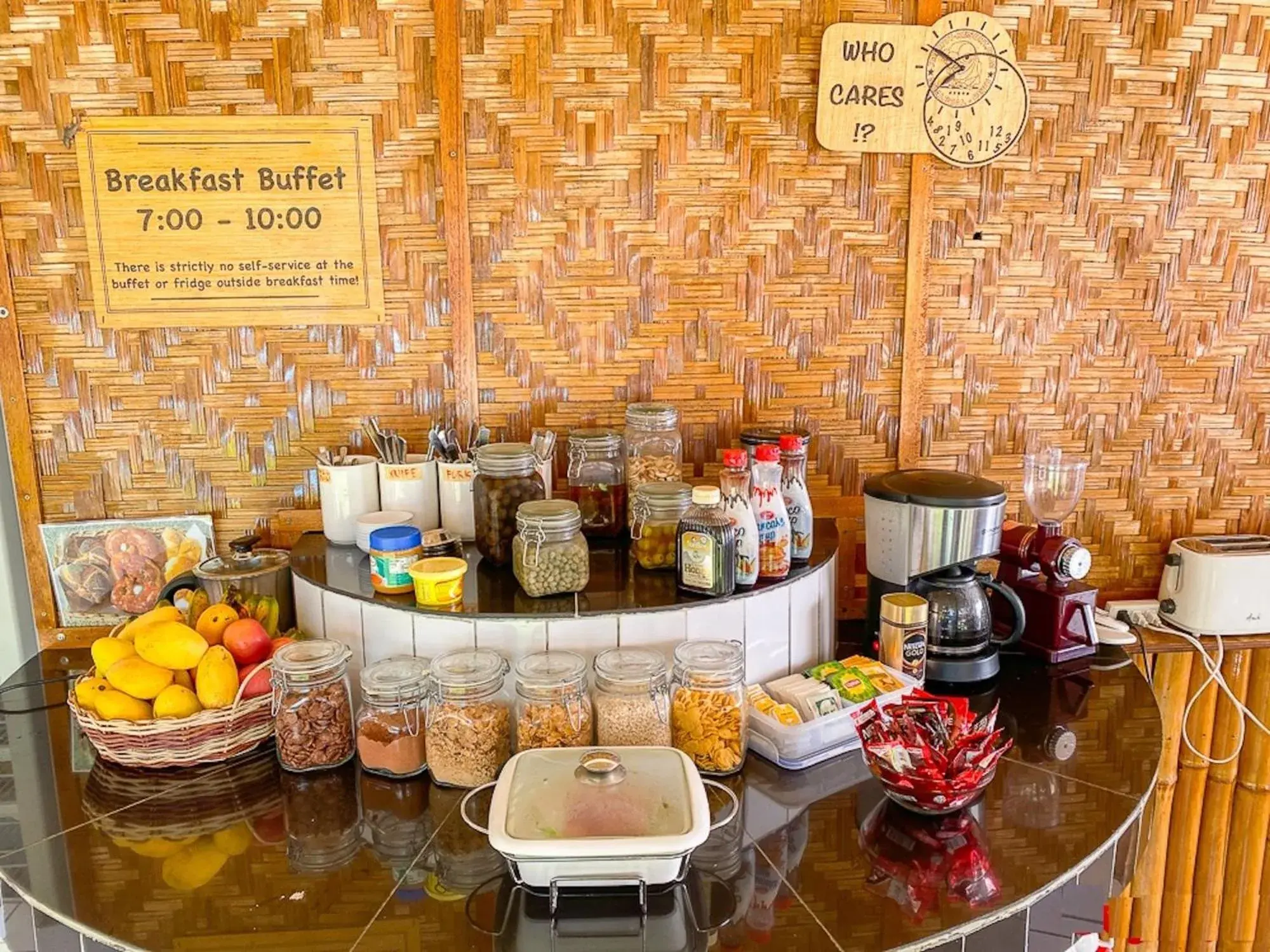 Food and drinks in Parrot Resort Moalboal Food and drinks in Parrot Resort Moalboal