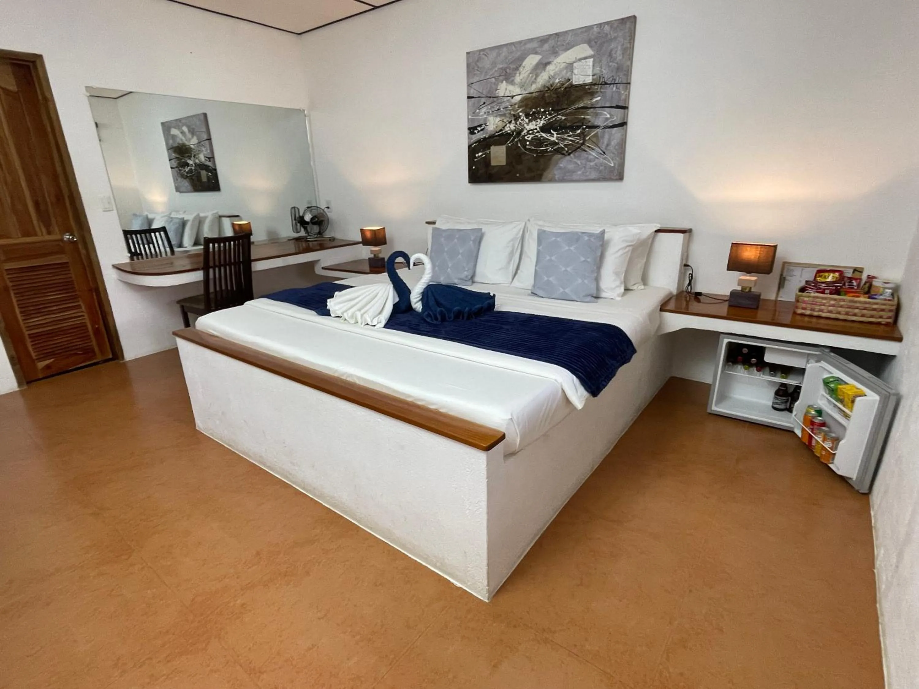 Bed in Parrot Resort Moalboal