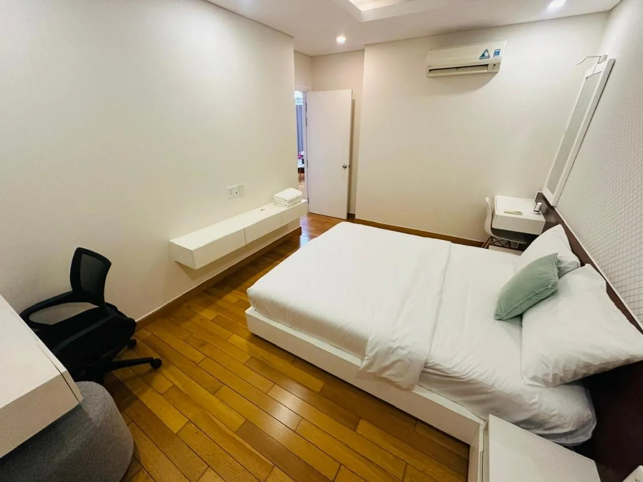 Bedroom, Bed in Diamond Suite Star Hill Apartment