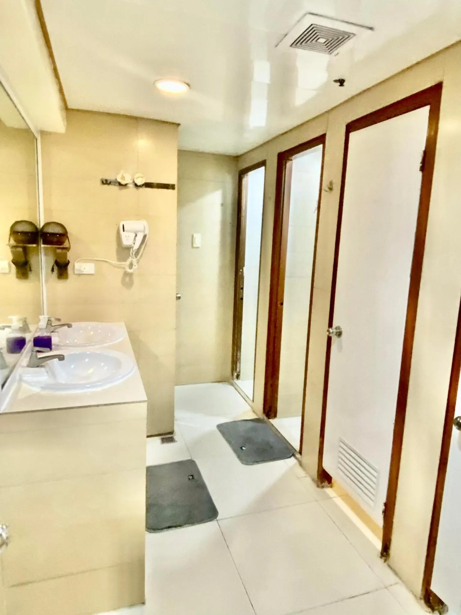 Bathroom in Stone House Hotel Pasay