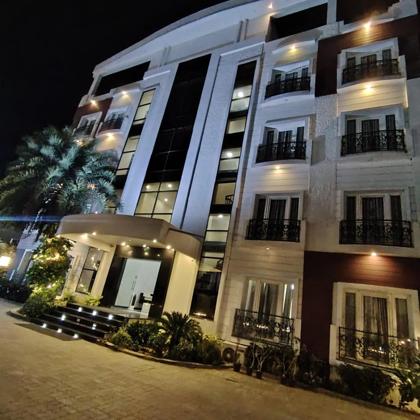 Property building in Pine Tree