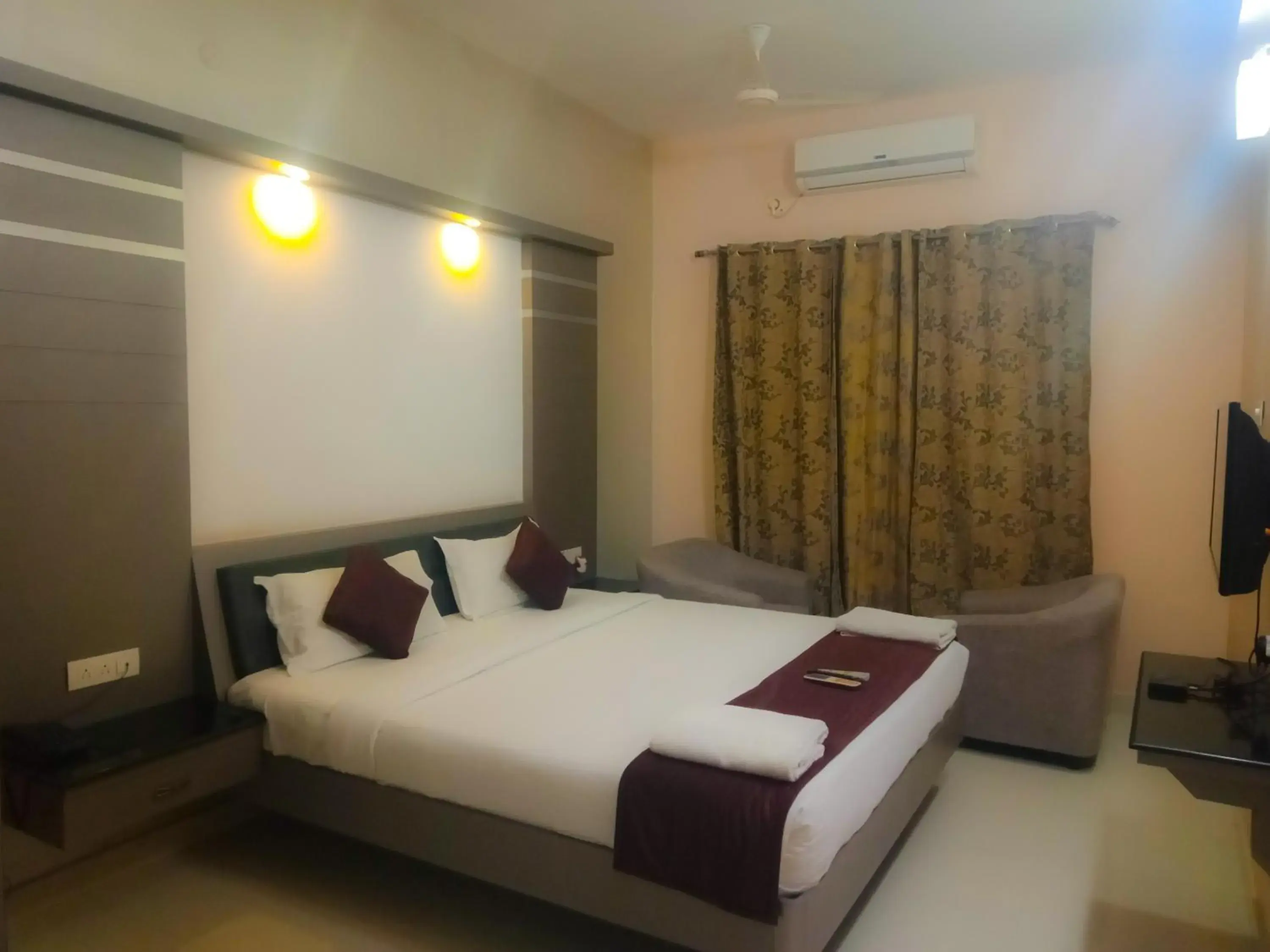 Bed in Pine Tree Bed in Pine Tree