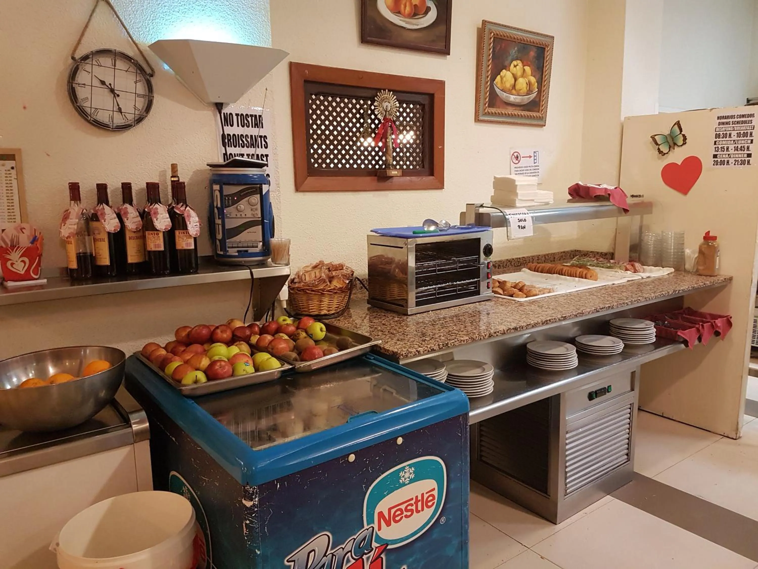 Buffet breakfast in Hotel Mayna