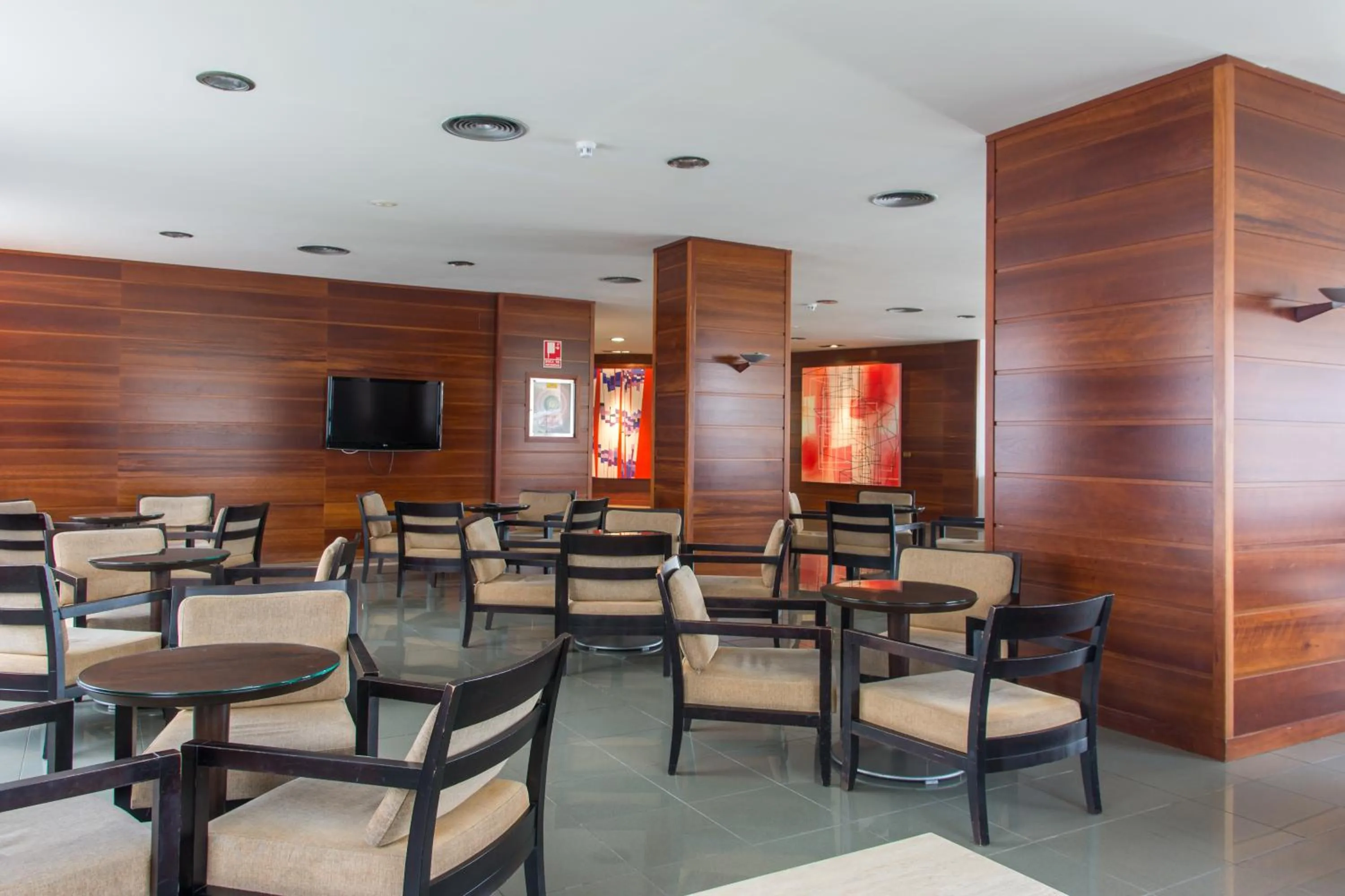 Communal lounge/ TV room in BLUESEA Costa Serena