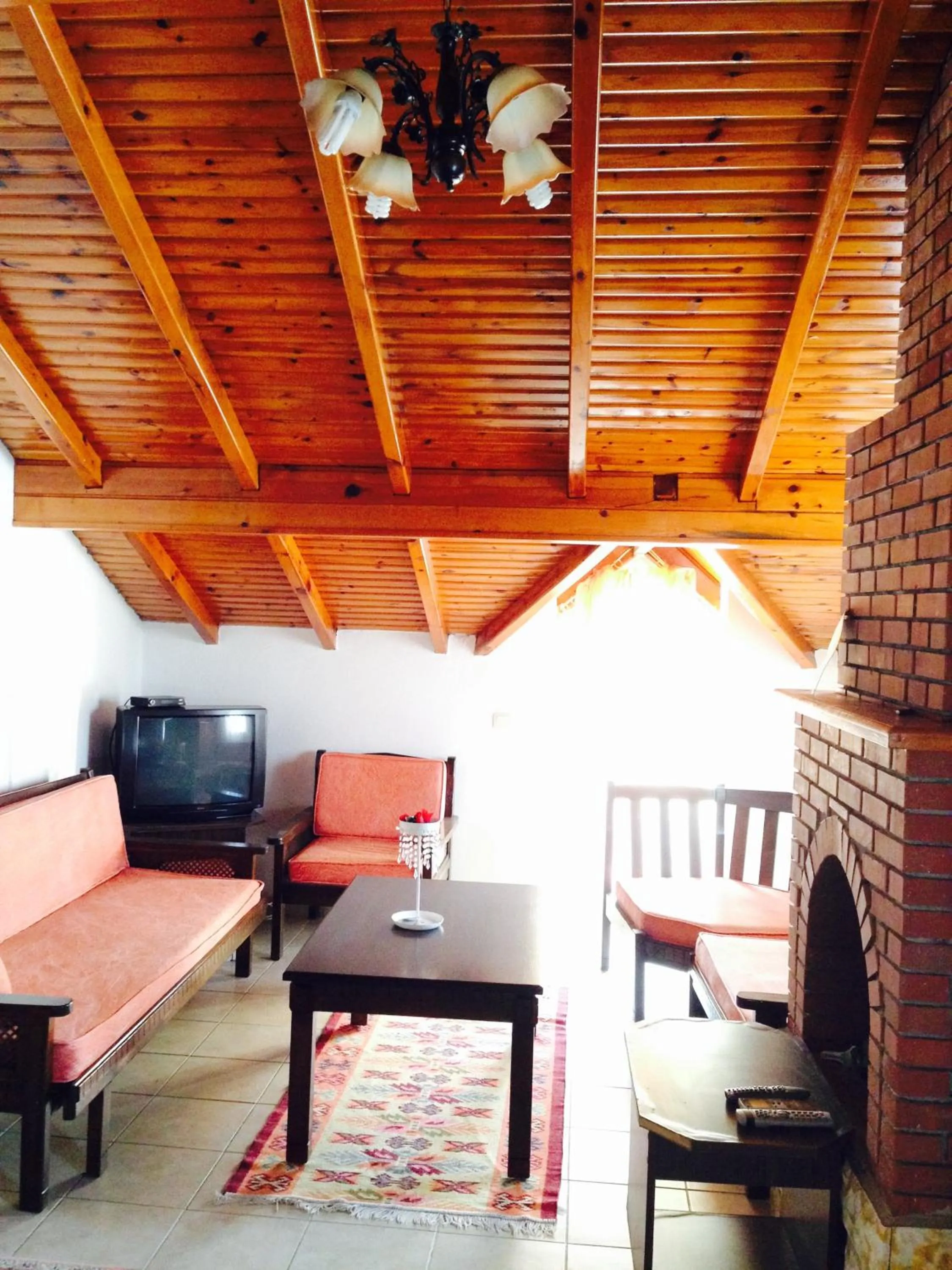 Living room in Yücel Hotel