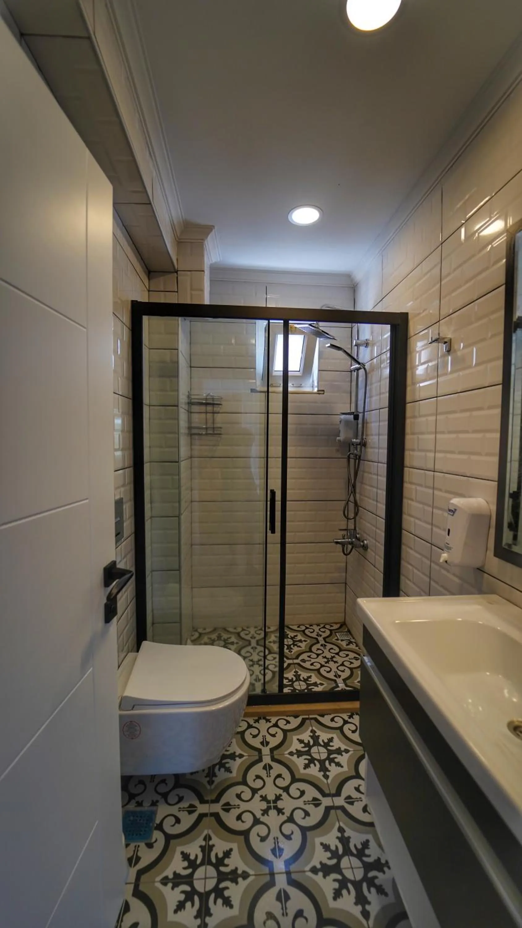 Shower in Yücel Hotel
