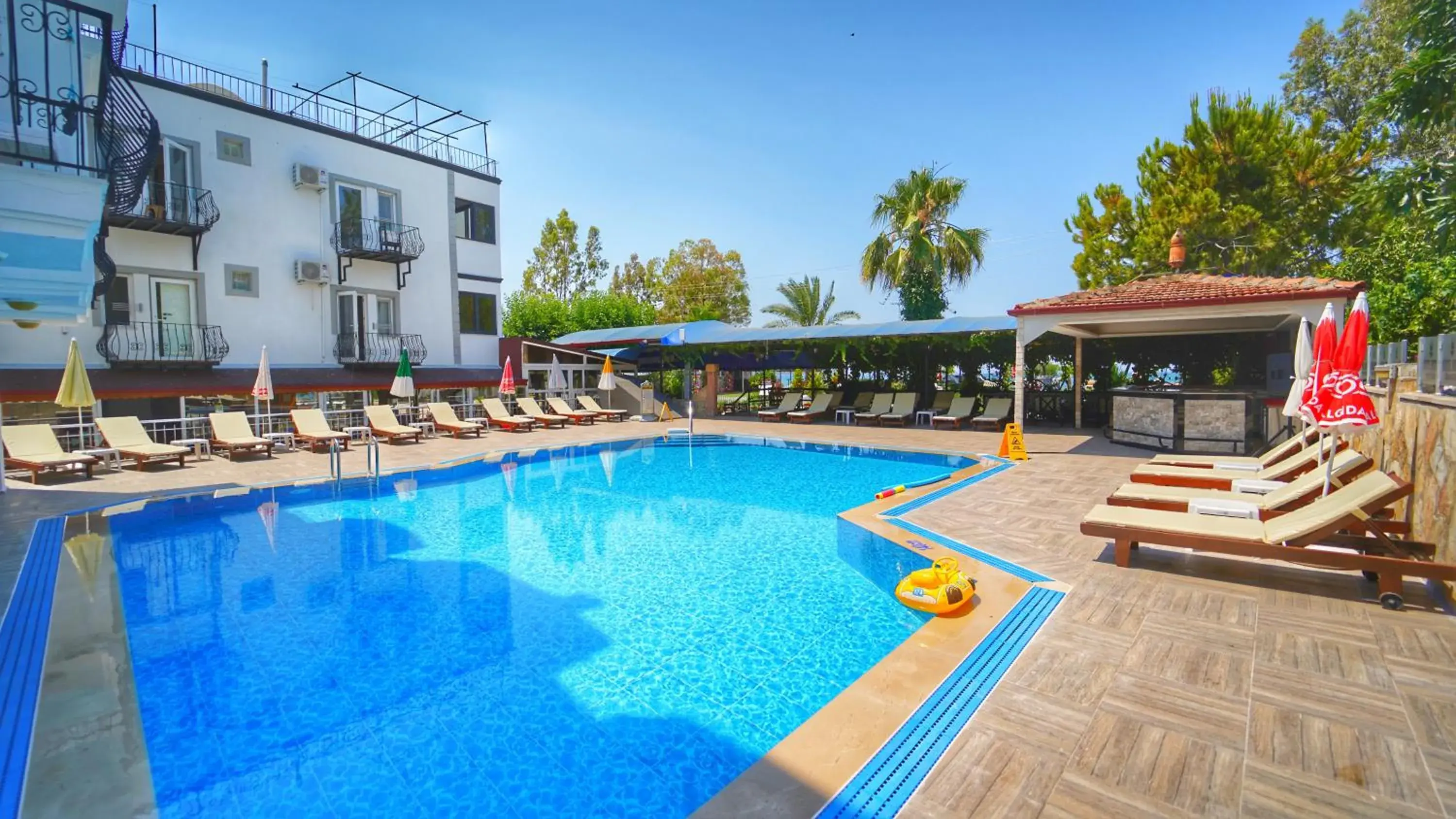 Swimming pool in Yücel Hotel Swimming pool in Yücel Hotel