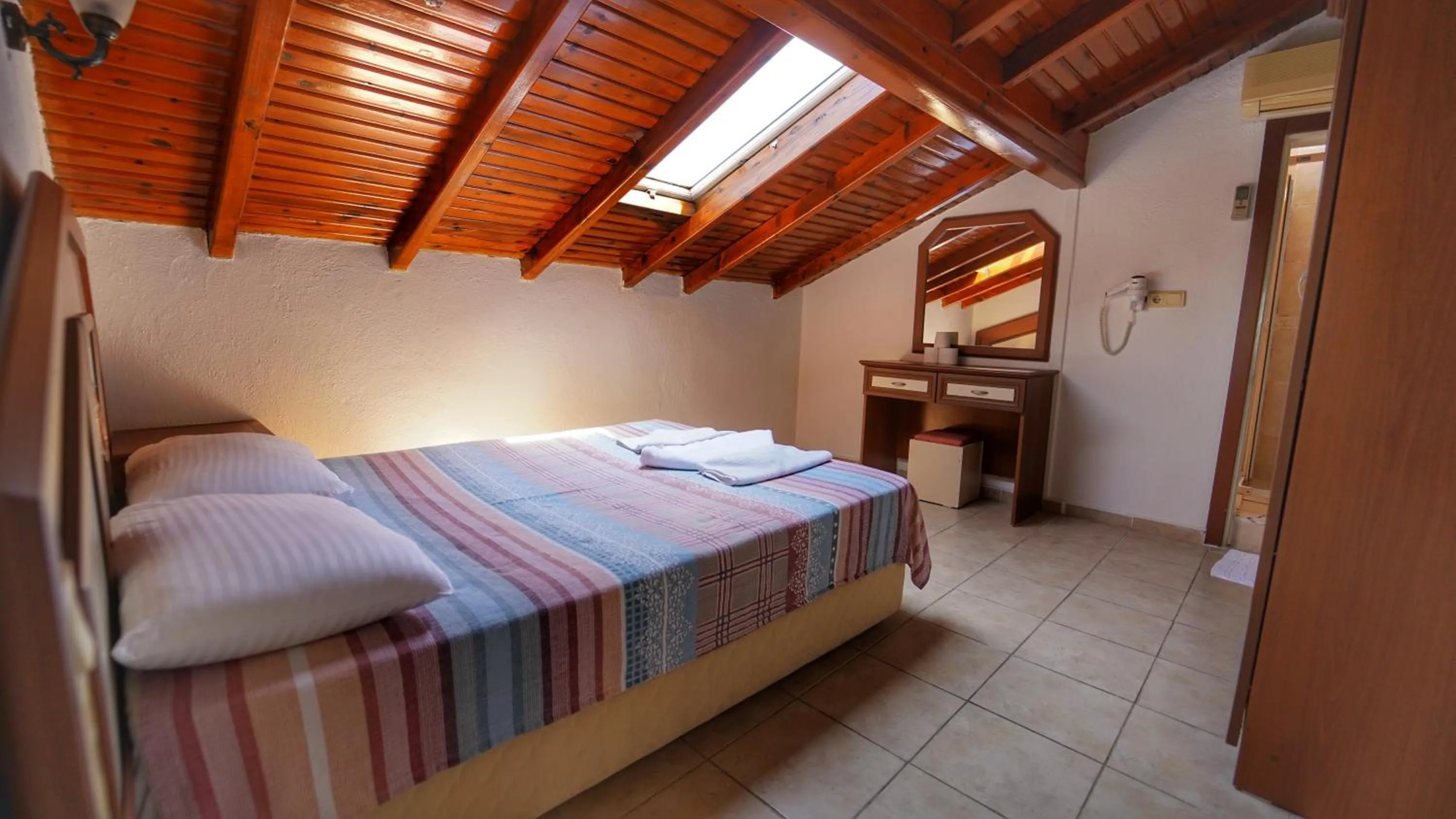 Bedroom, Bed in Yücel Hotel