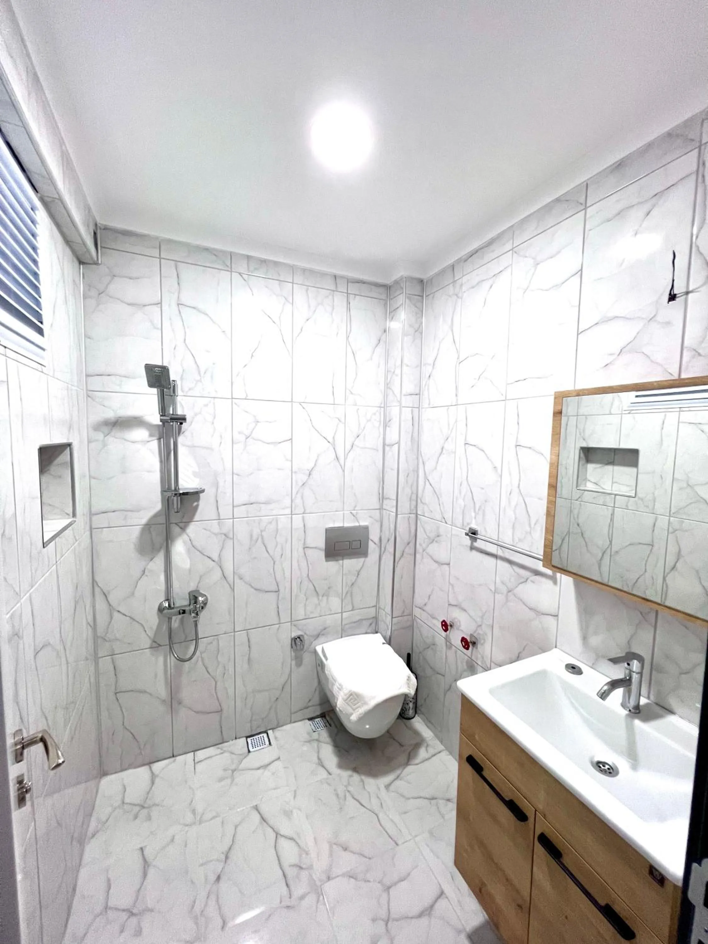 Shower in Yücel Hotel