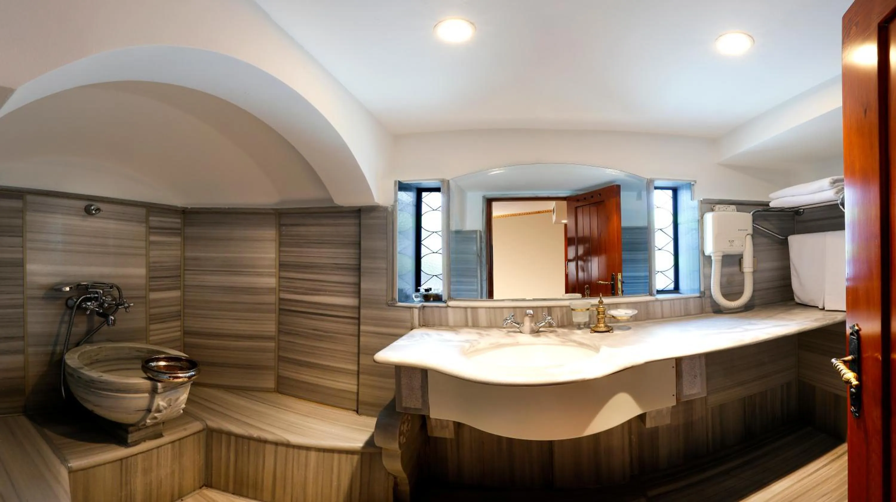 Shower in Sultanahmet Palace Hotel