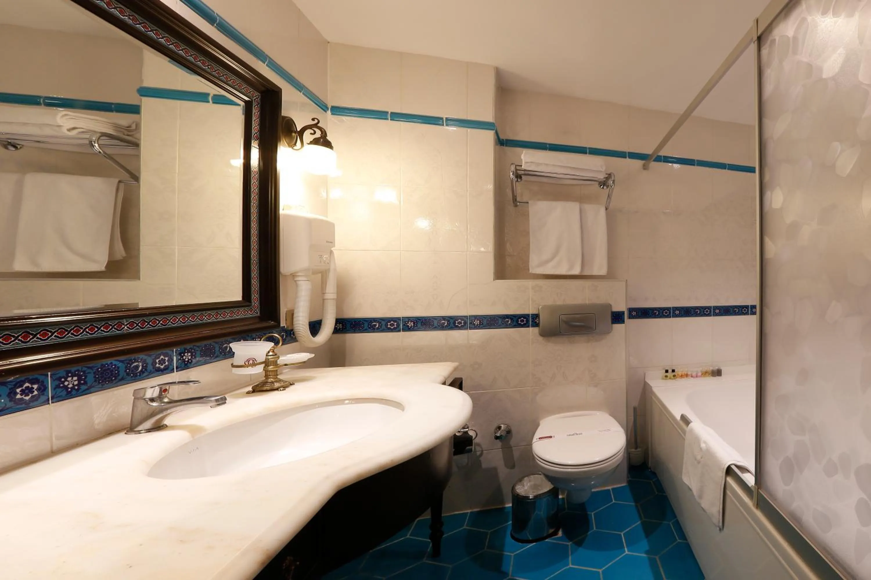 Shower in Sultanahmet Palace Hotel