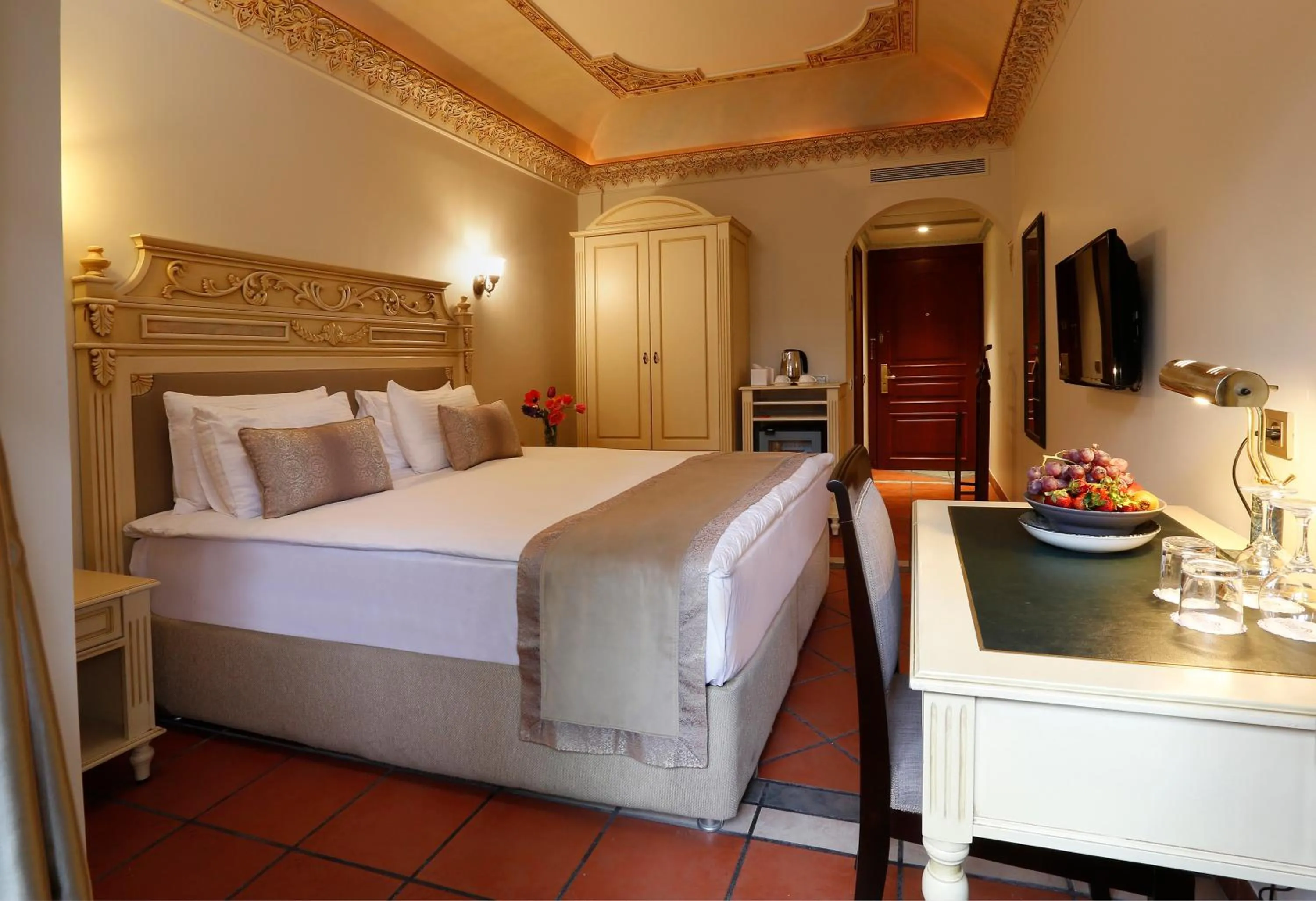 TV and multimedia, Bed in Sultanahmet Palace Hotel