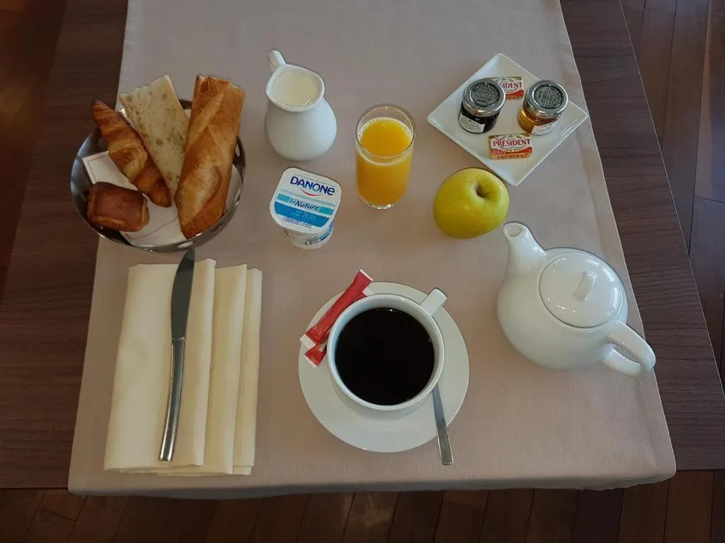 Breakfast in Domitys Le Ruban d'Azur résidence services séniors