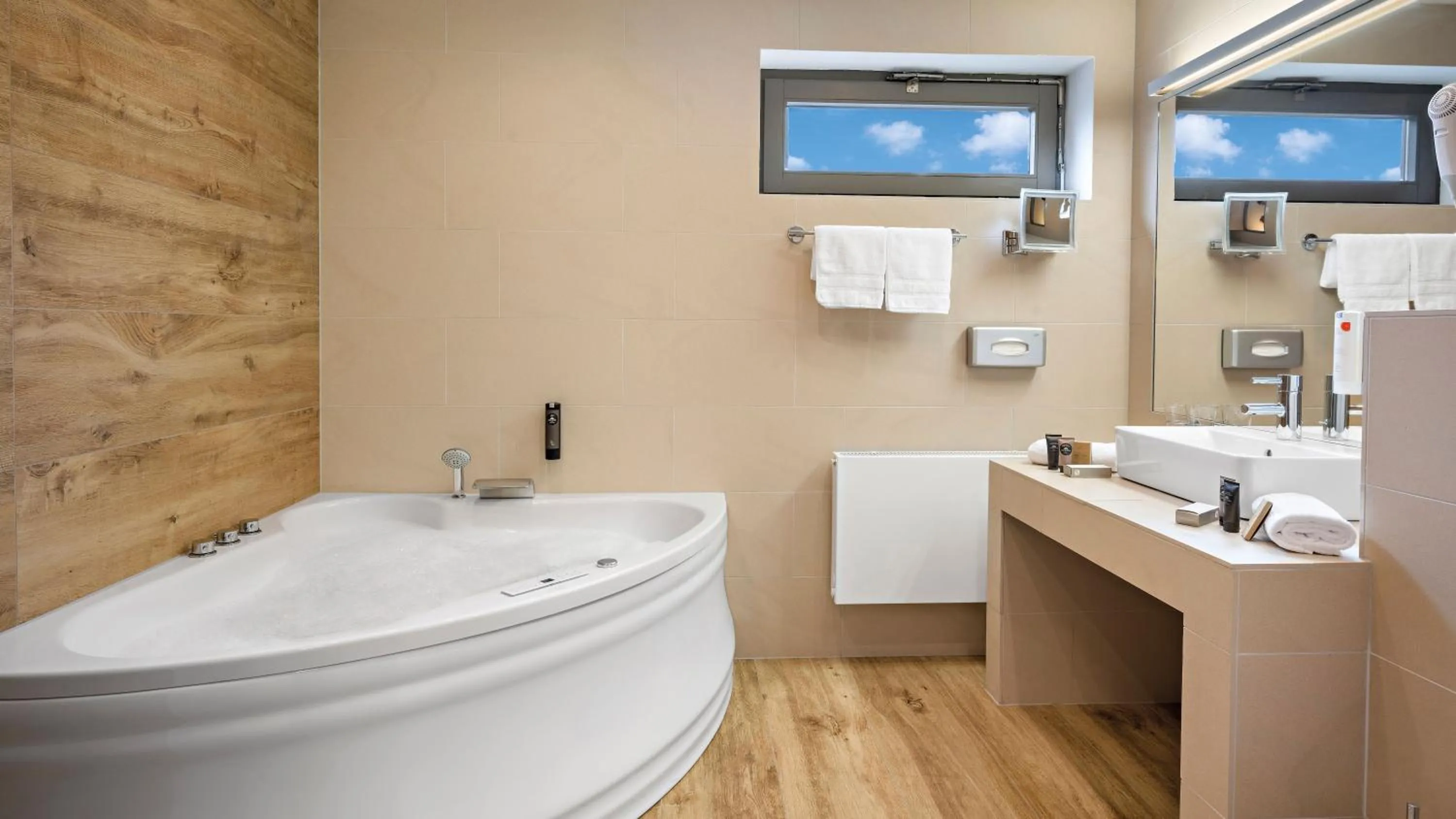 Hot Tub in Hotel Diehlberg