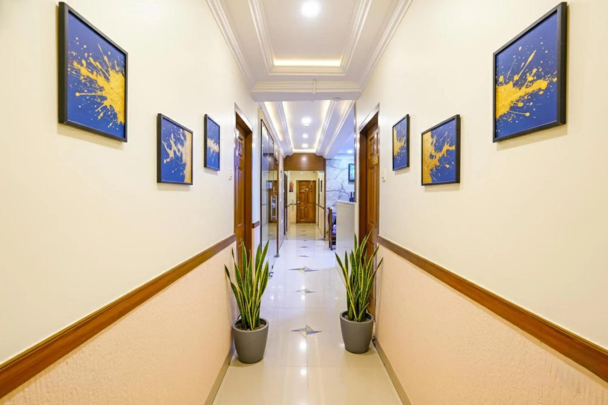FabHotel Cruz Royale - Nr- Bandra West