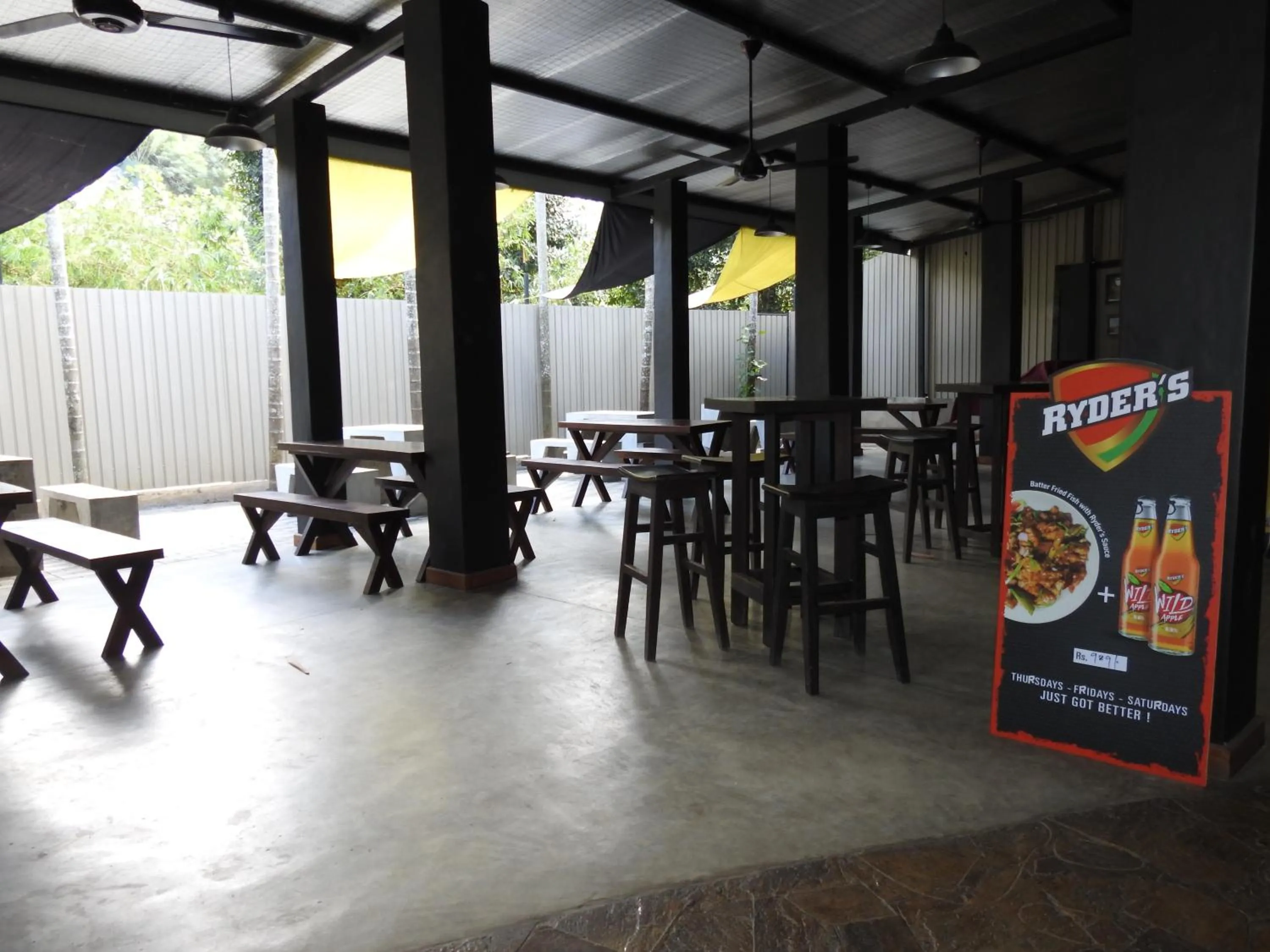 Restaurant/places to eat in Paradise Inn