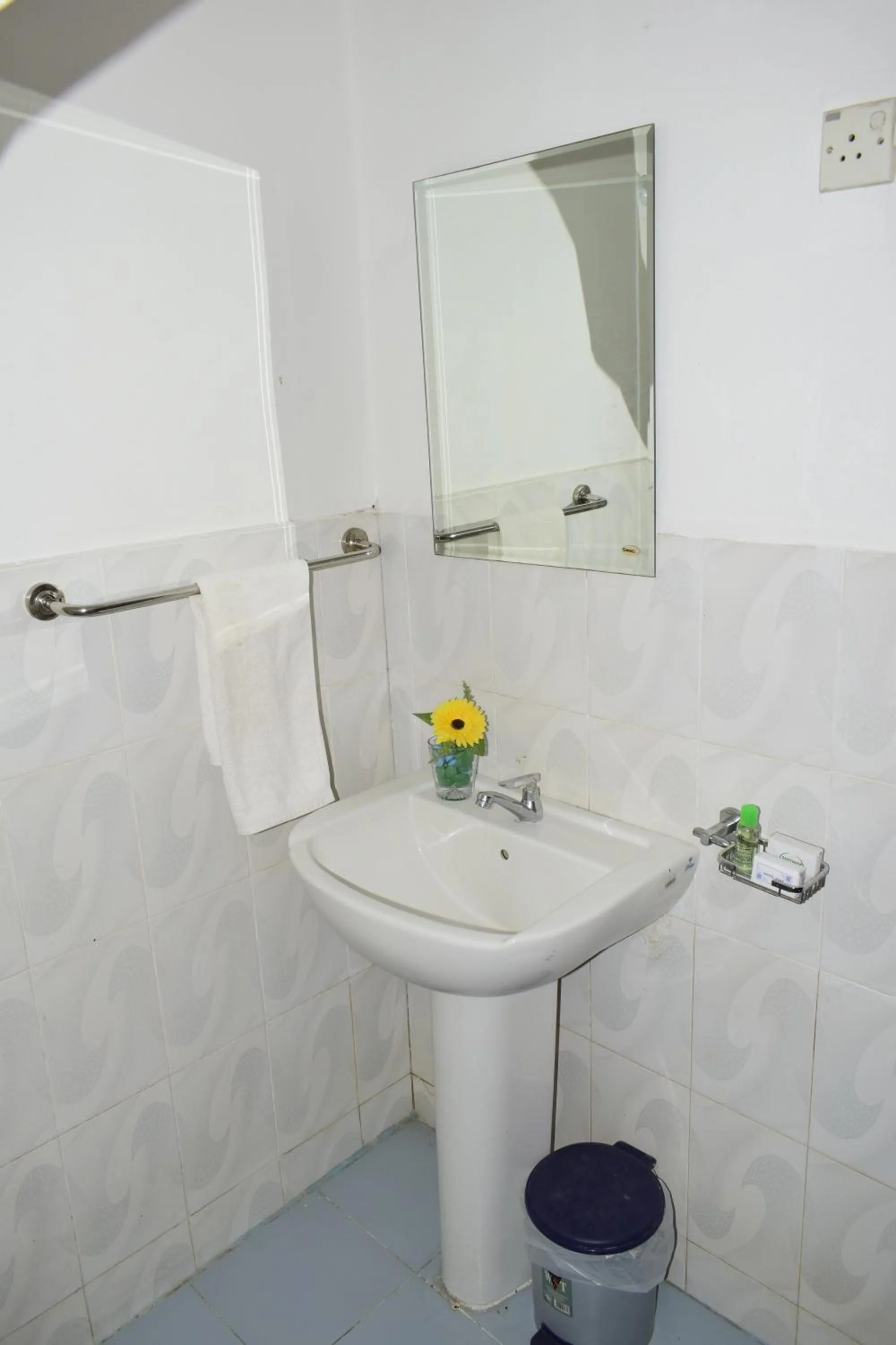 Bathroom in Paradise Inn