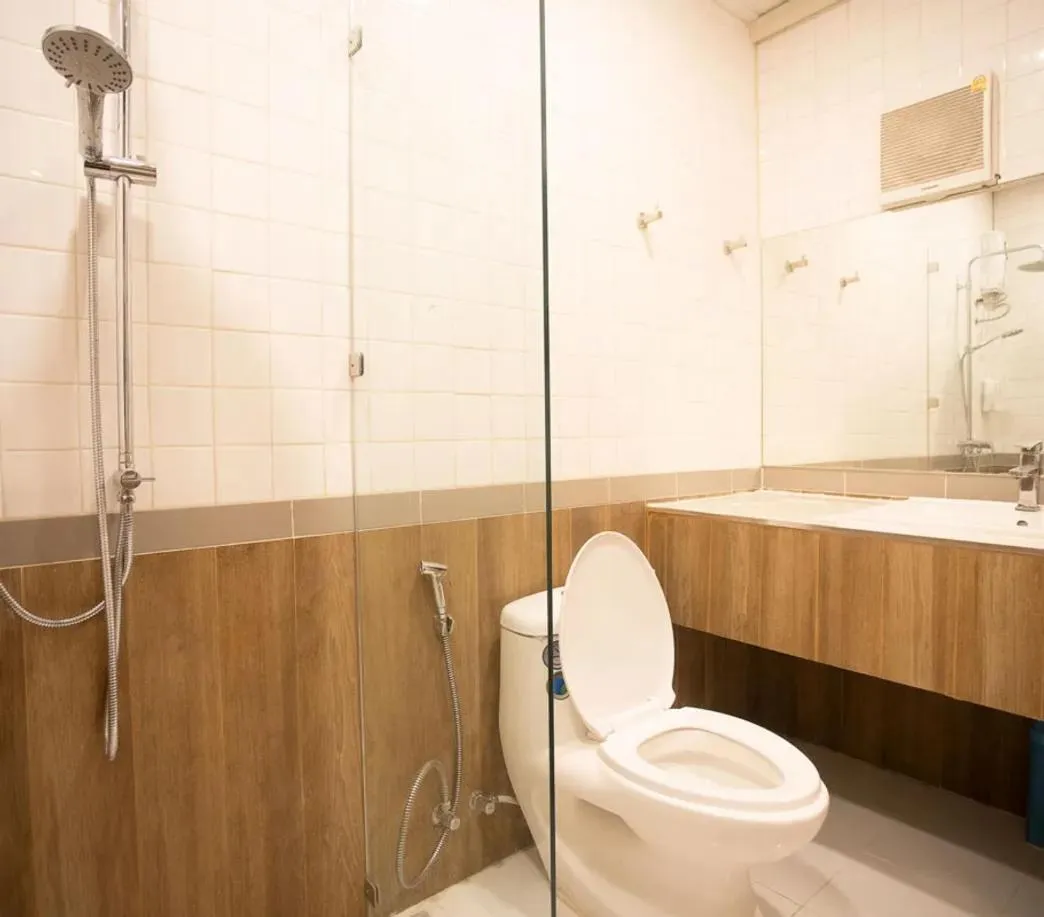 Shower in NY Resort Nonthaburi