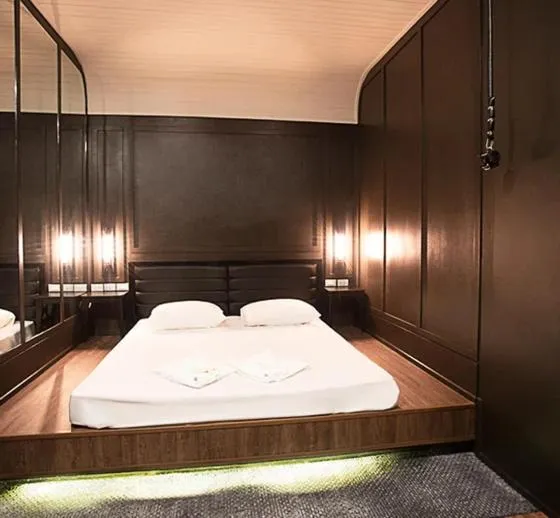 Bed in NY Resort Nonthaburi