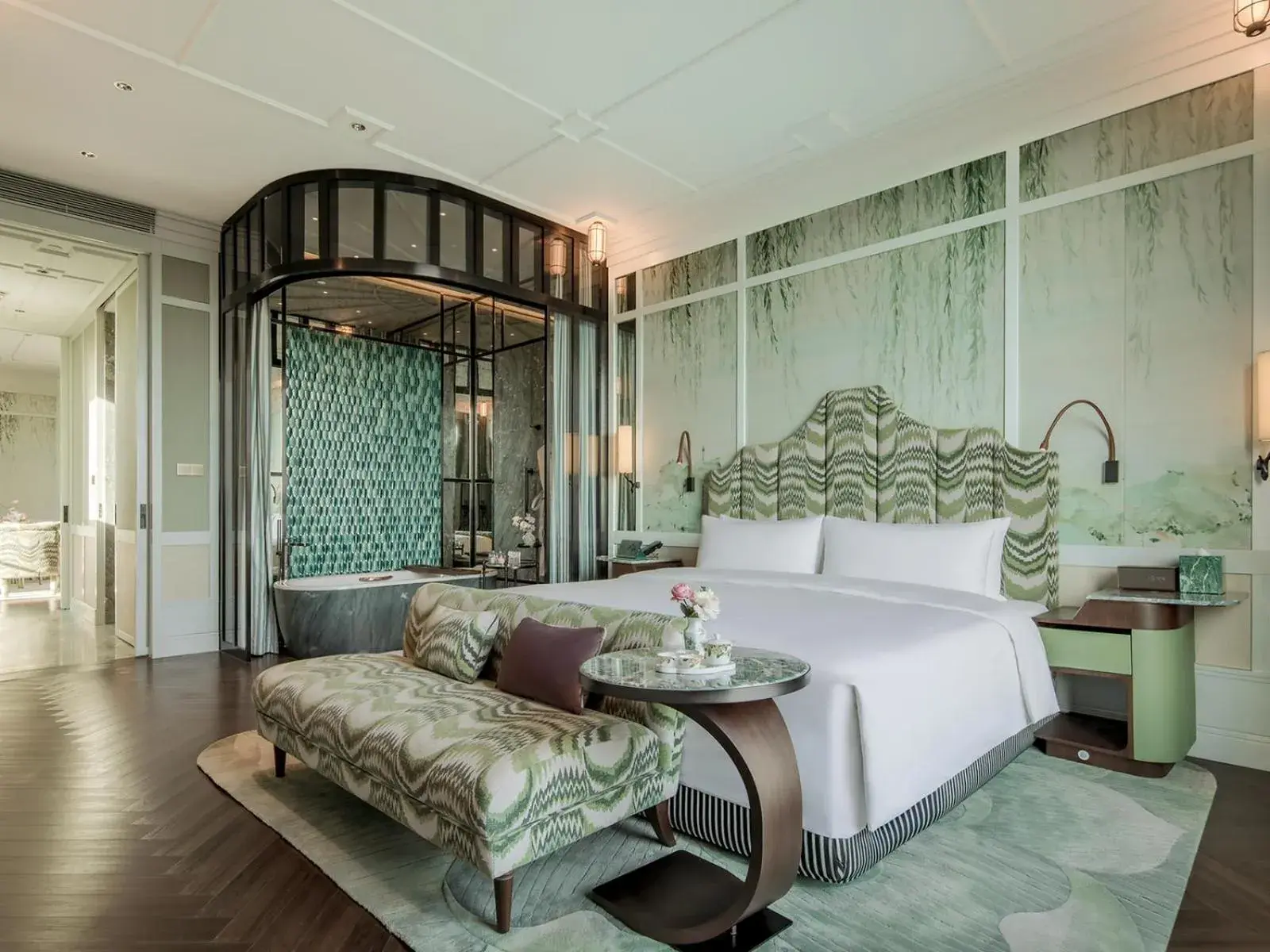 Bedroom, Bed in The Silk Lakehouse, Shangri-La Hangzhou Bedroom, Bed in The Silk Lakehouse, Shangri-La Hangzhou