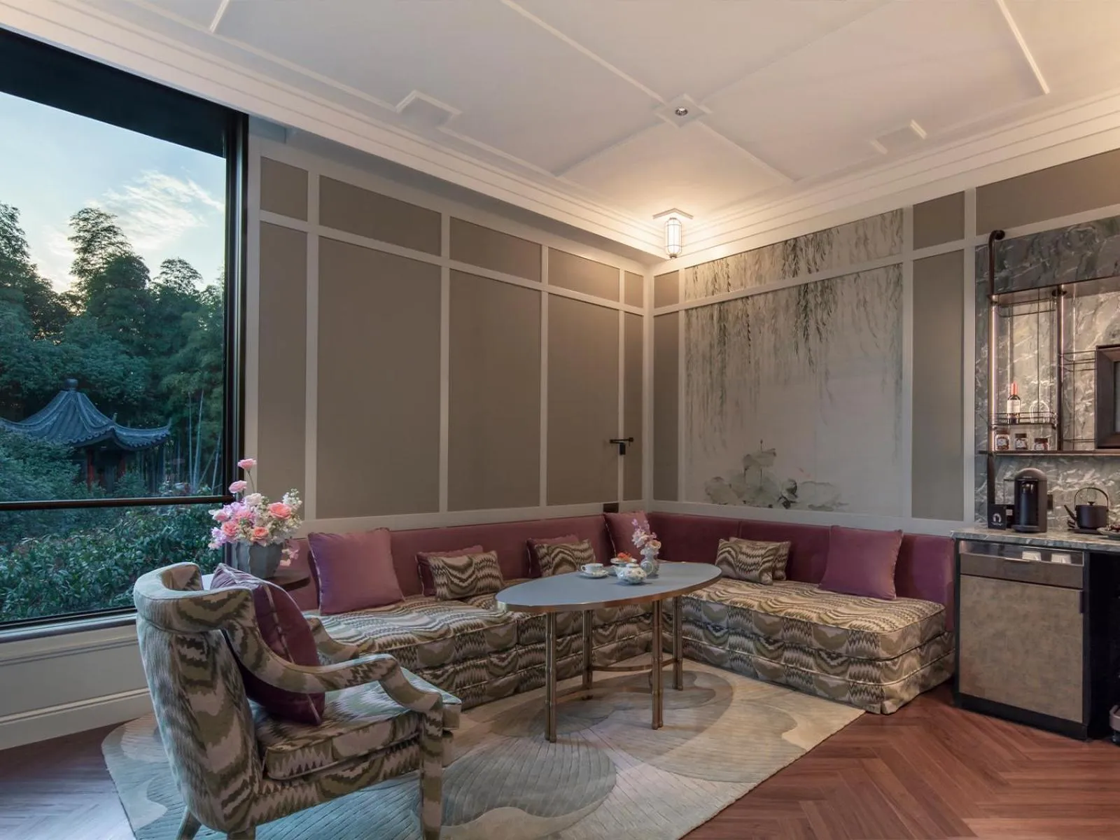 Living room in The Silk Lakehouse, Shangri-La Hangzhou