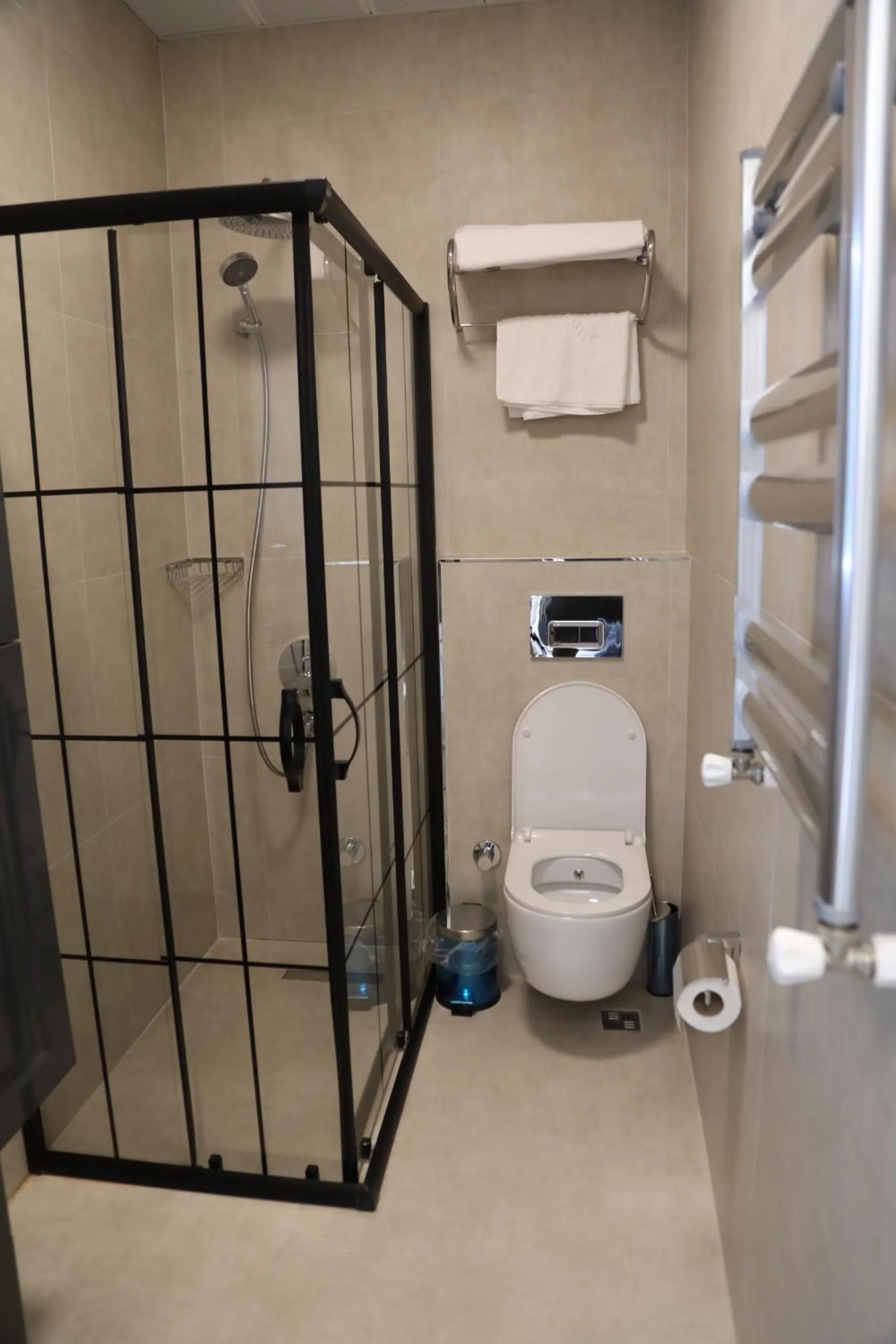 Shower in Agion Living Taksim Cihangir