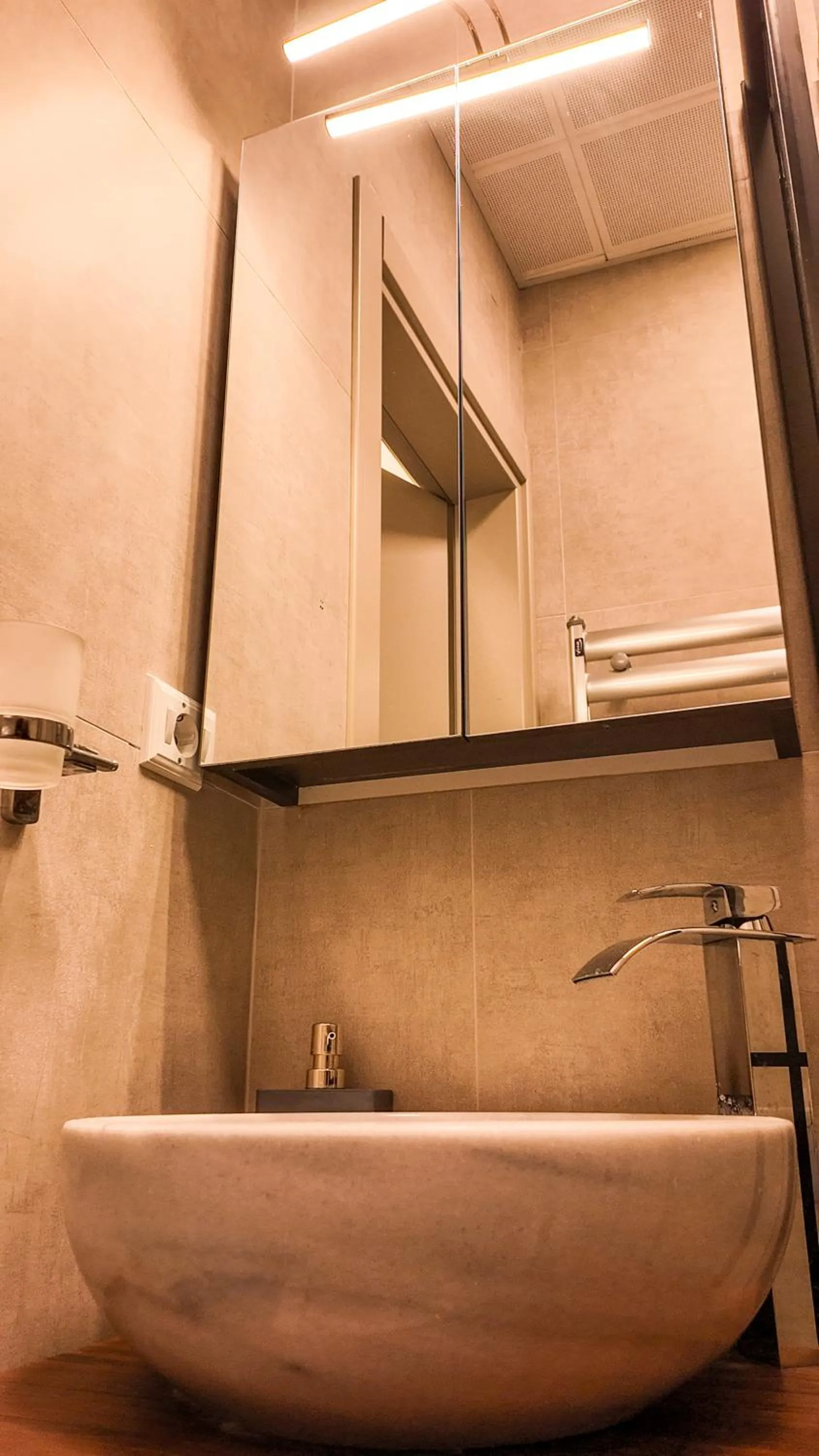 Shower in Agion Living Taksim Cihangir