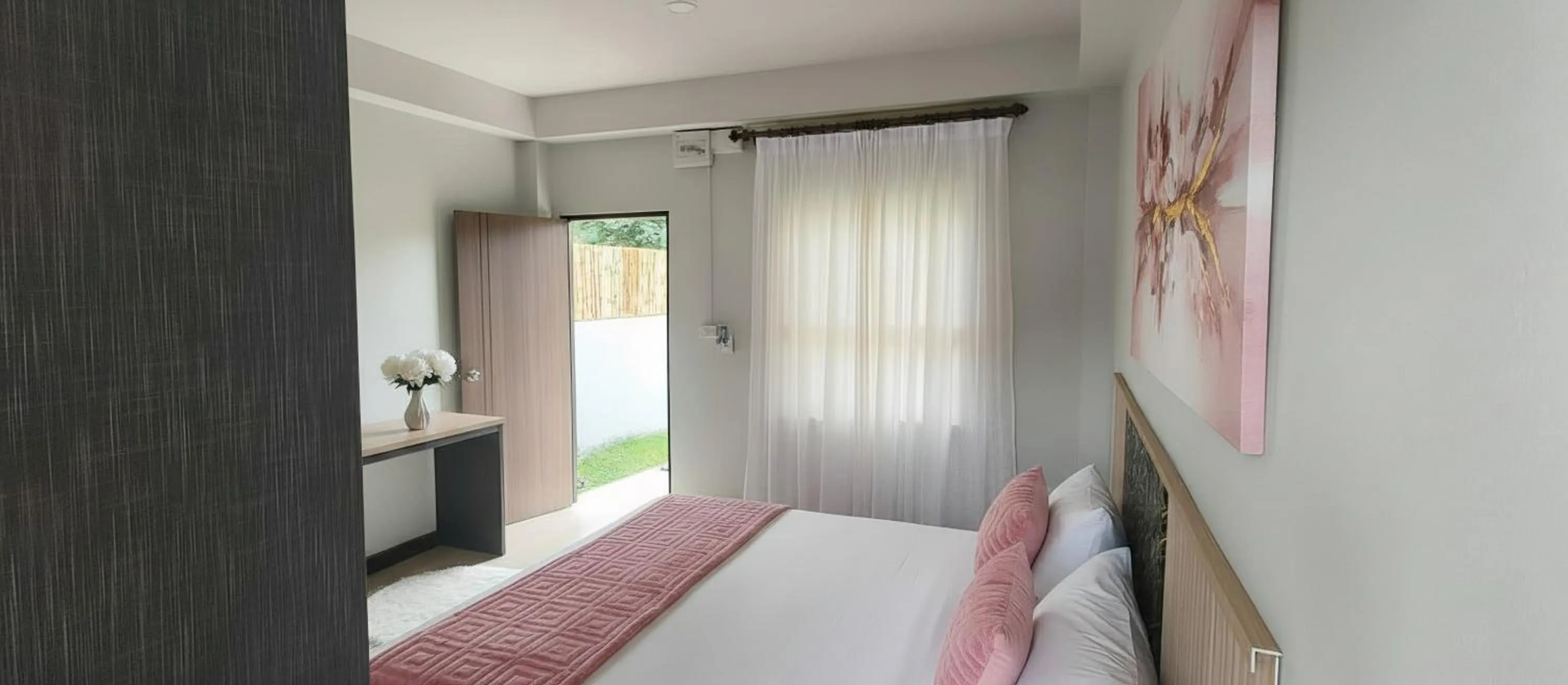 Bed in Ko Lanta Hotels and Working Space