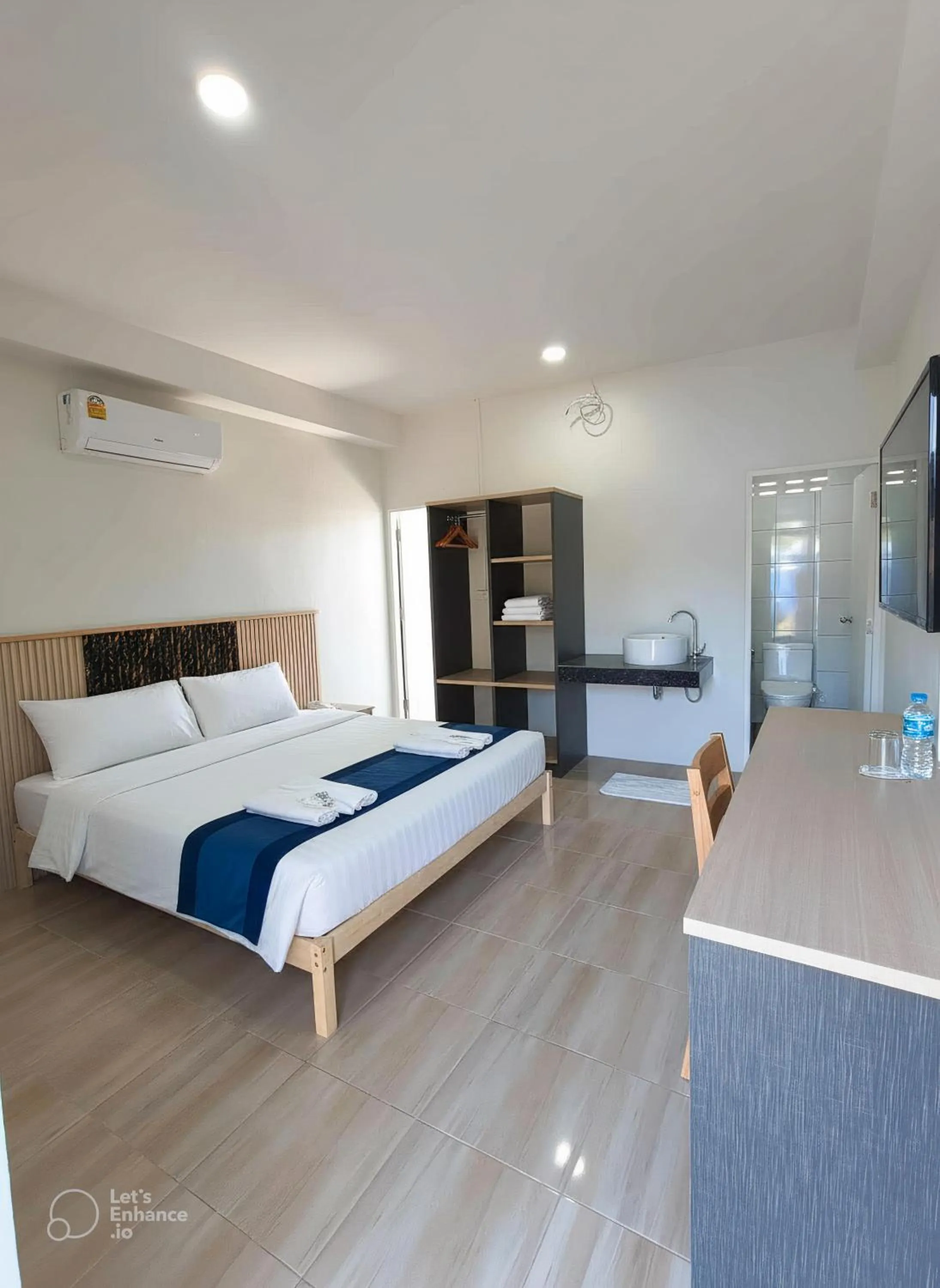 Bed in Ko Lanta Hotels and Working Space
