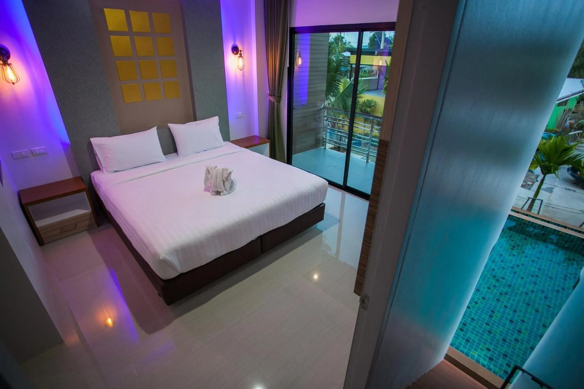 Bed in Rimnatee Resort Trang
