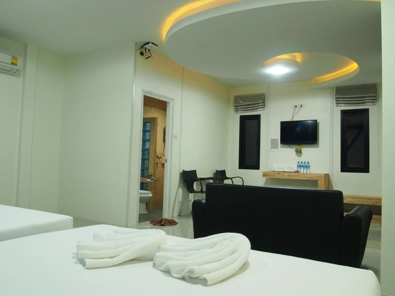 Bed in Rimnatee Resort Trang