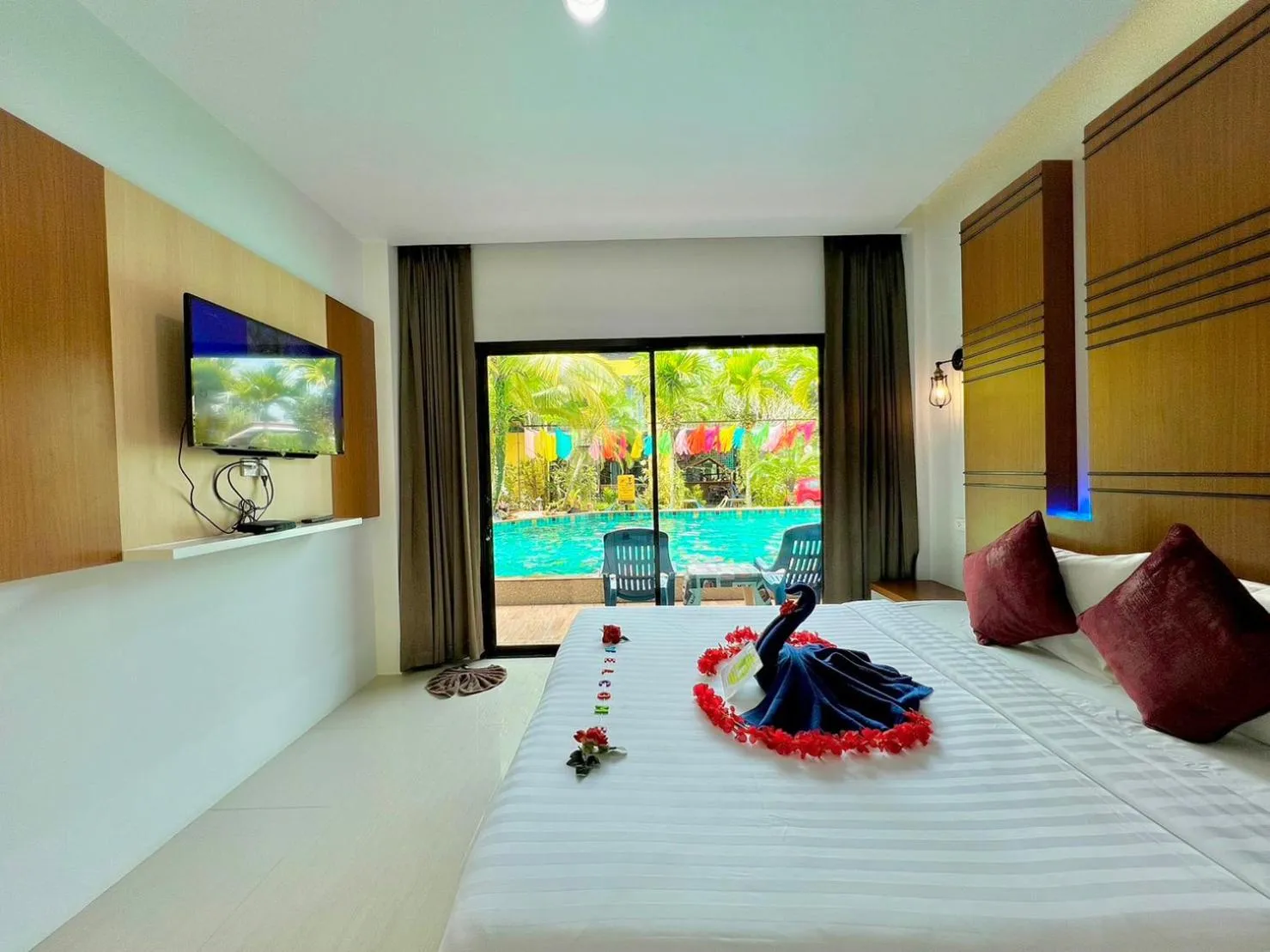 Bed in Rimnatee Resort Trang