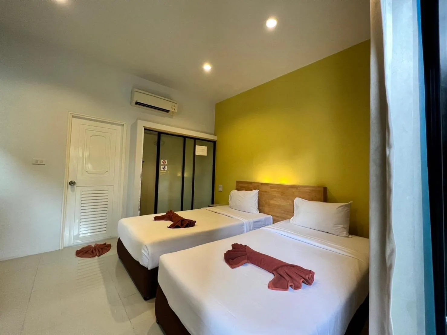 Bed in Rimnatee Resort Trang