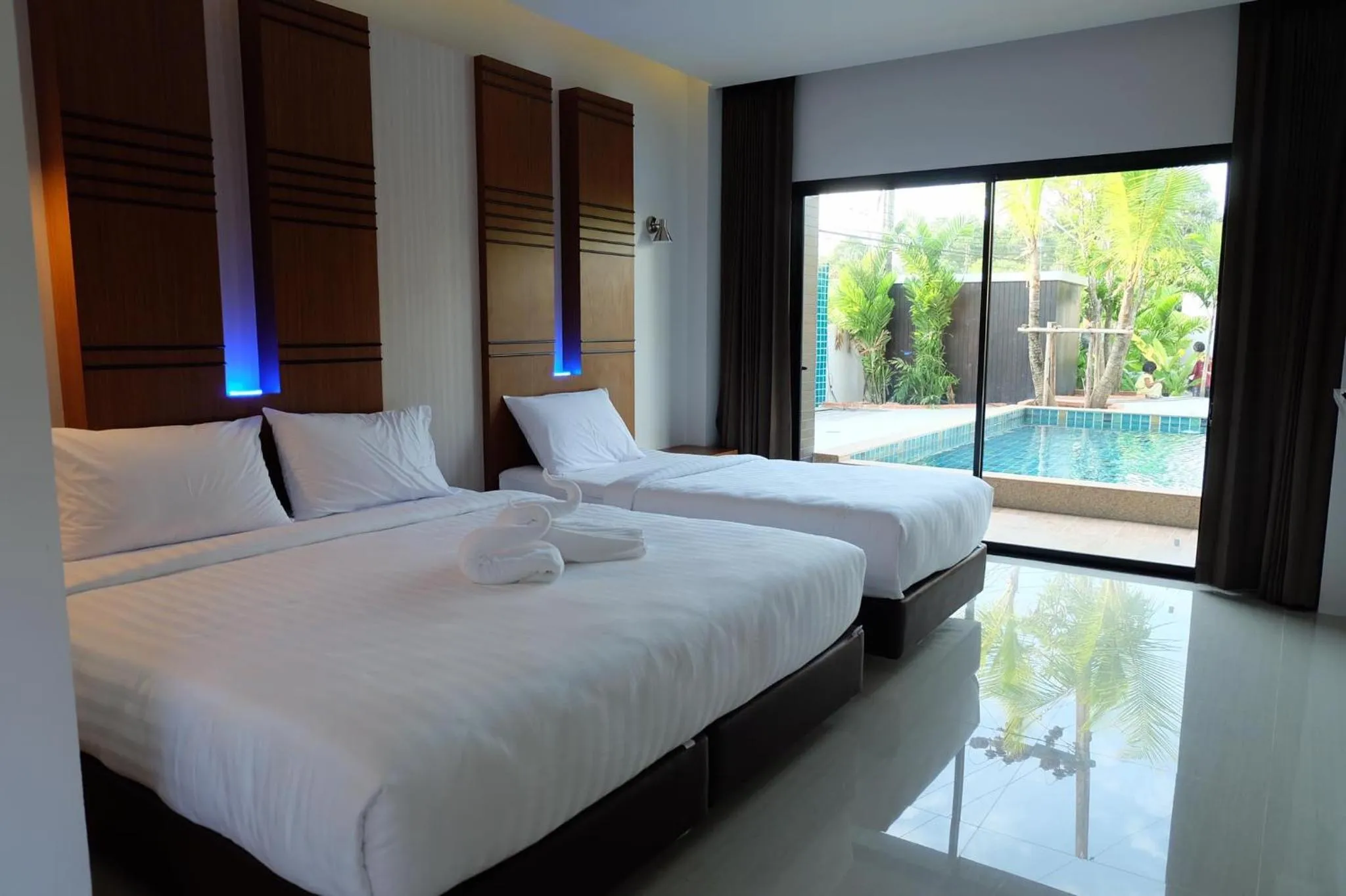 Bed in Rimnatee Resort Trang