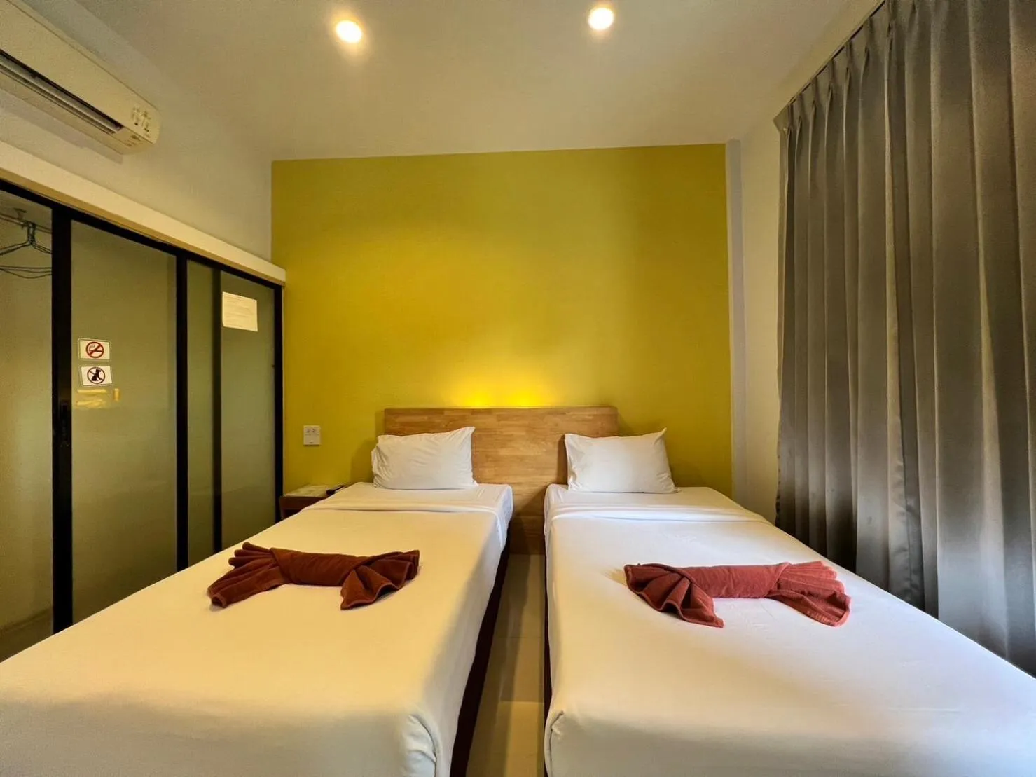 Bed in Rimnatee Resort Trang