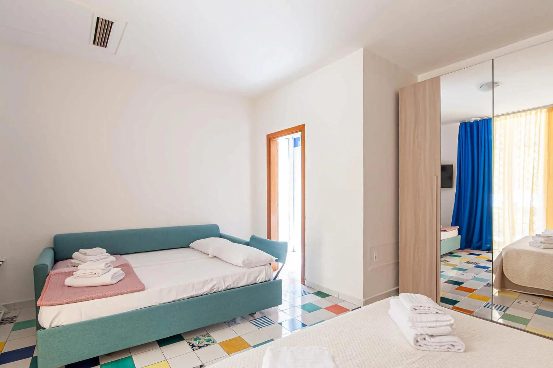 Bed in Appartamenti La Dimora di Parthenope Centro Storico