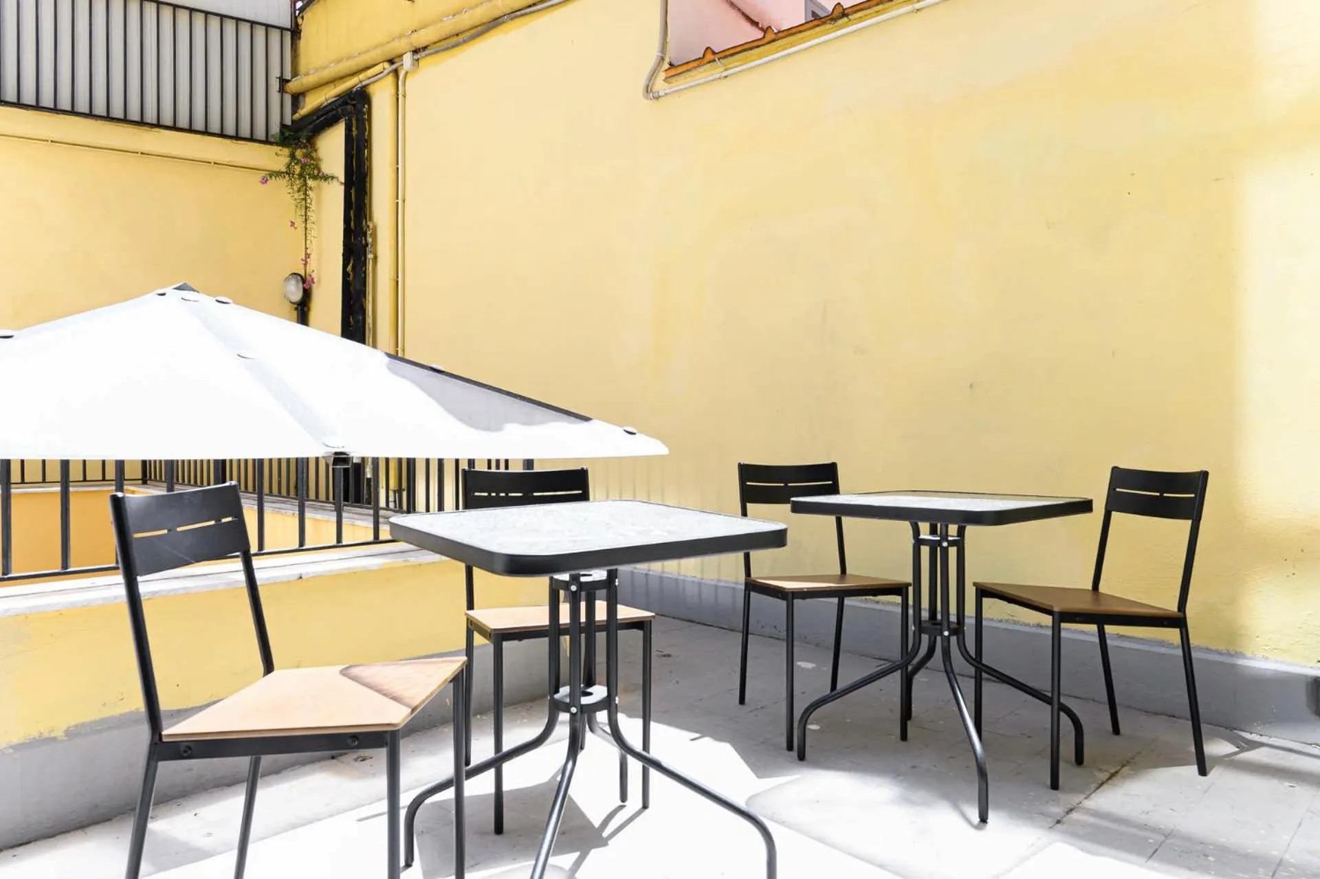 Patio in Appartamenti La Dimora di Parthenope Centro Storico