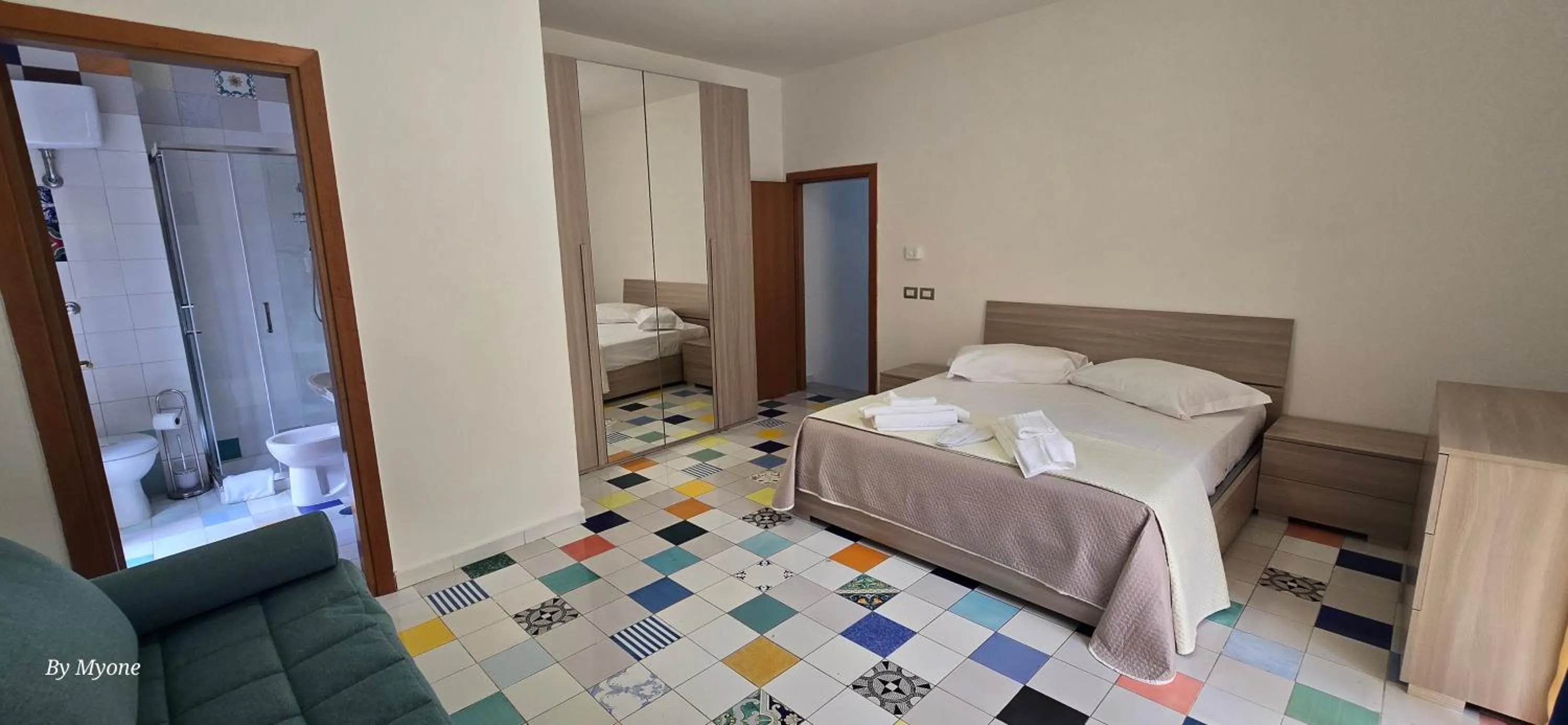 Bed in Appartamenti La Dimora di Parthenope Centro Storico