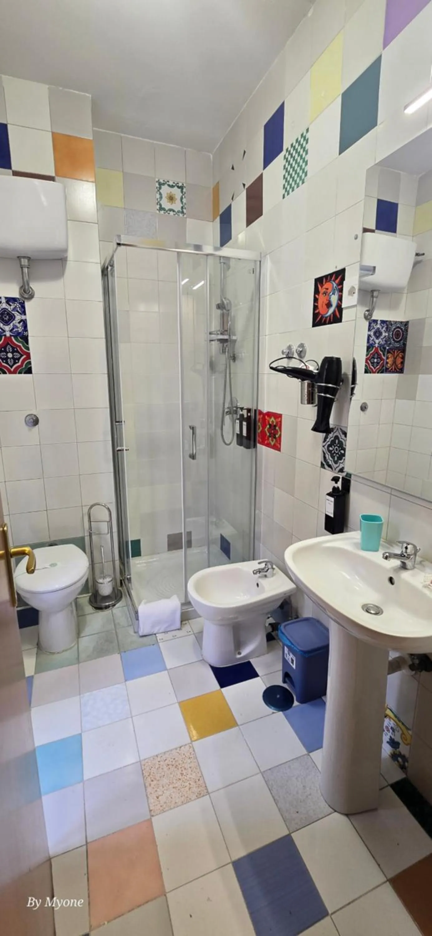 Shower in Appartamenti La Dimora di Parthenope Centro Storico