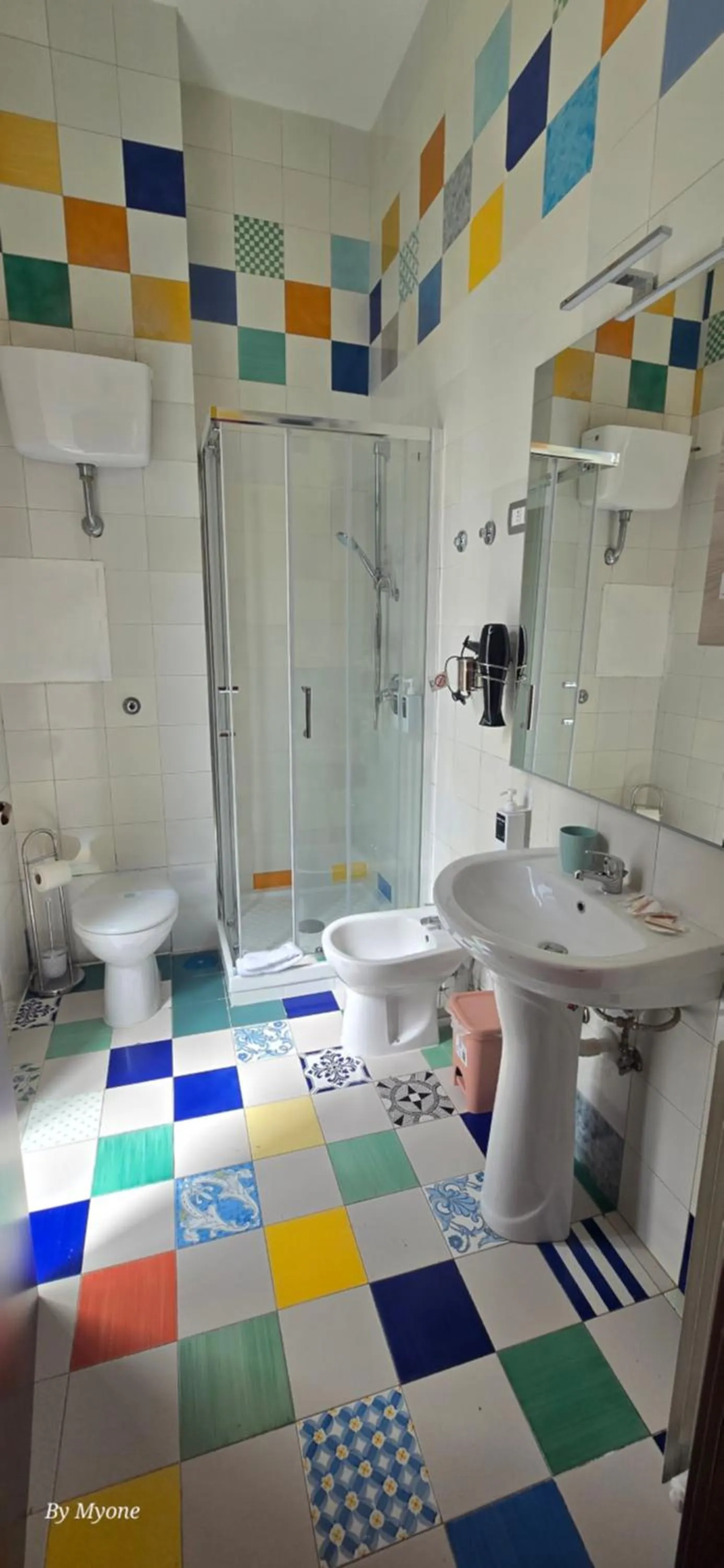 Shower in Appartamenti La Dimora di Parthenope Centro Storico