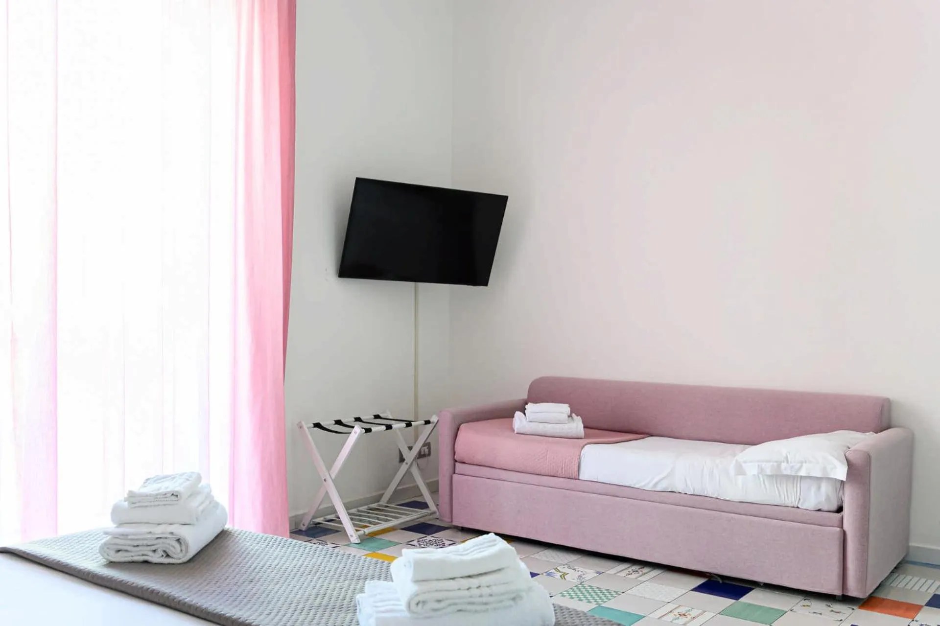 Bed in Appartamenti La Dimora di Parthenope Centro Storico